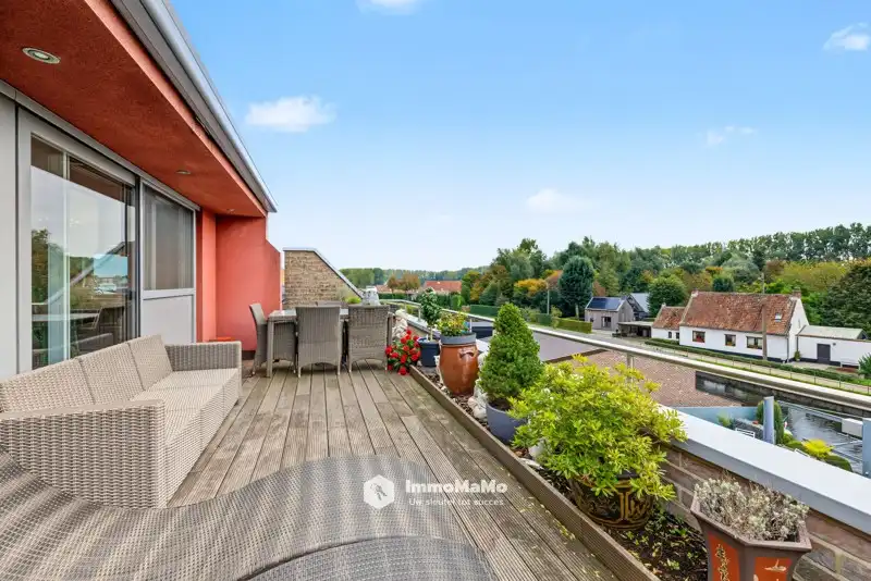 RUIM DAKAPPARTEMENT MET 3 GARAGES EN ZALIG DAKTERRAS TE KOOP foto 8