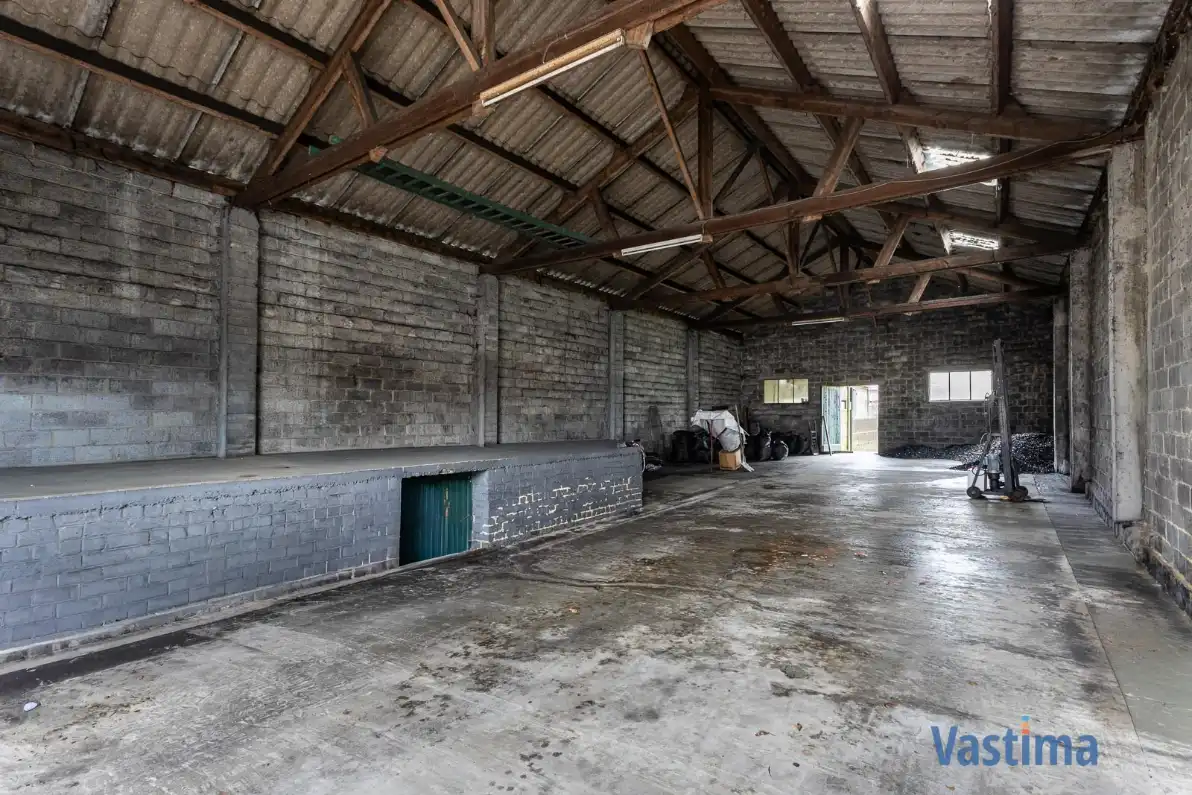 Woning met loods en grote tuin foto 26