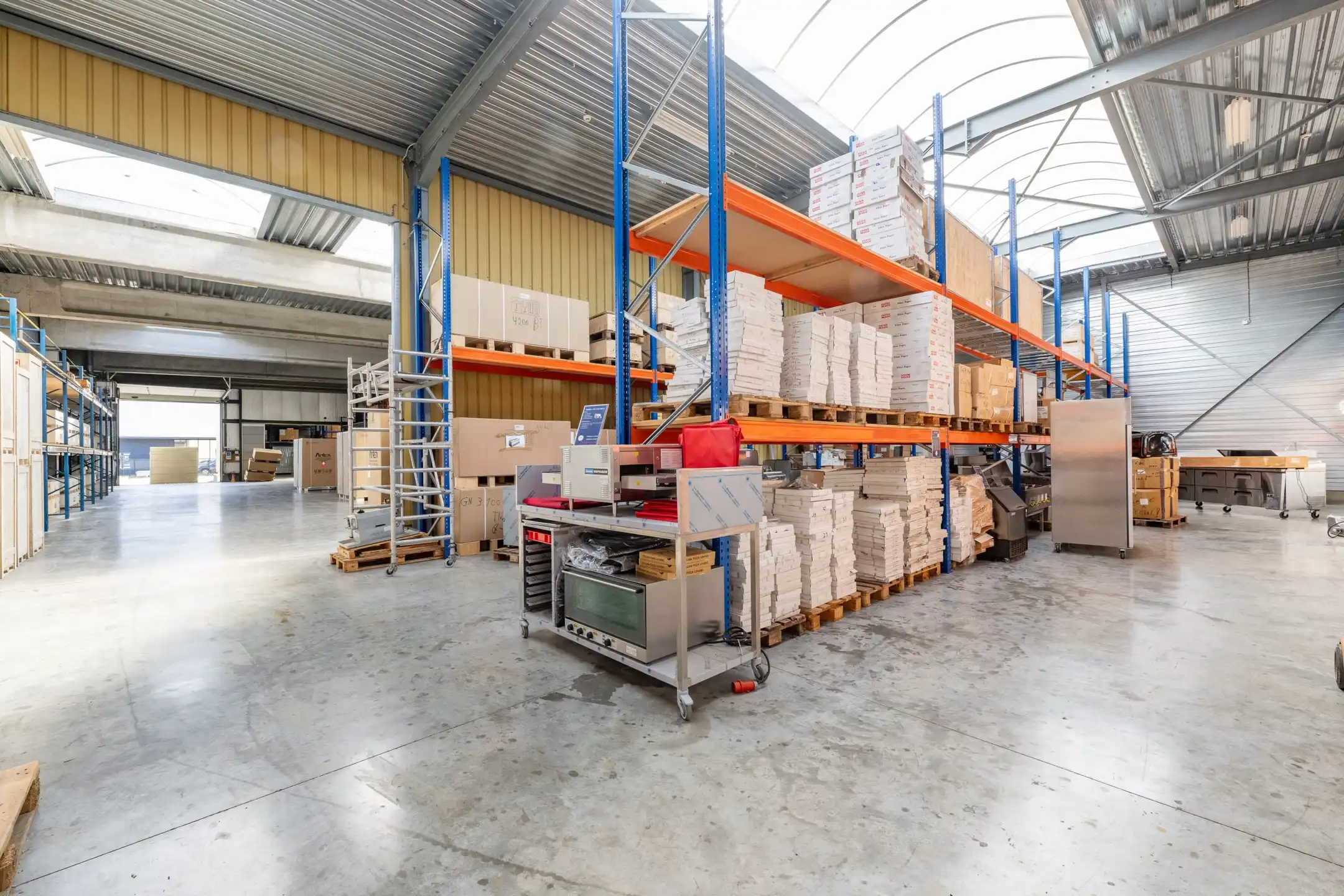 TE HUUR Bedrijfsgebouw te Wilrijk foto 25