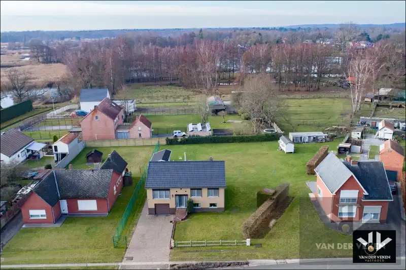 Ruime en energiezuinige gezinswoning in rustige omgeving grenzend aan natuurgebied De Platwijers! foto 3