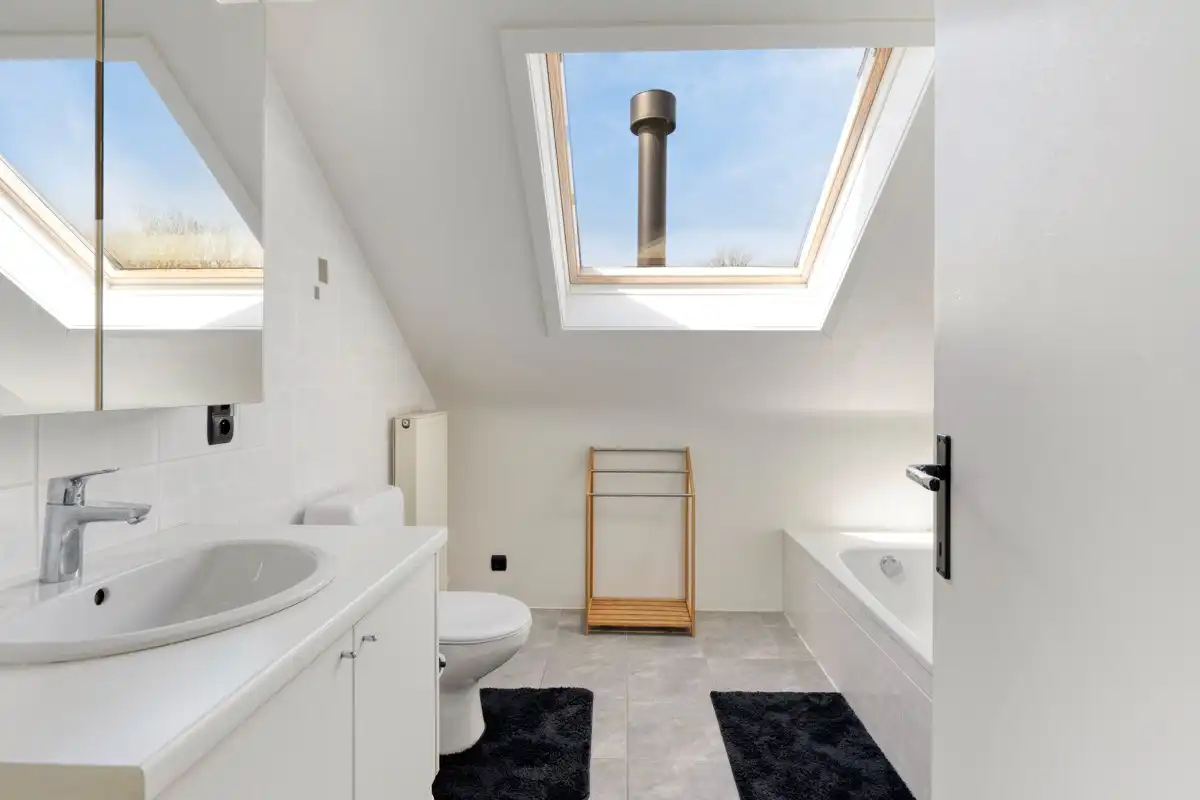 Instapklare gerenoveerde woning te Zwalm foto 9