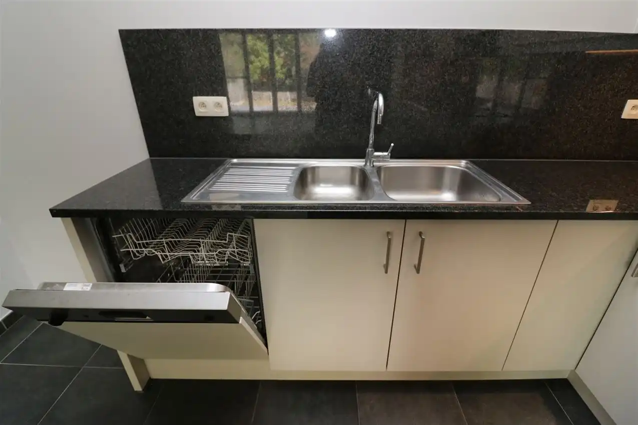 Recente woning met vier slpk, tuin, garage op rustige locatie foto 43