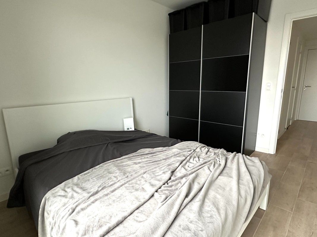 Hippe stadsmus(sen) gezocht voor 1 slaapkamer app. op 13° V met staanplaats en kelderberging foto 7