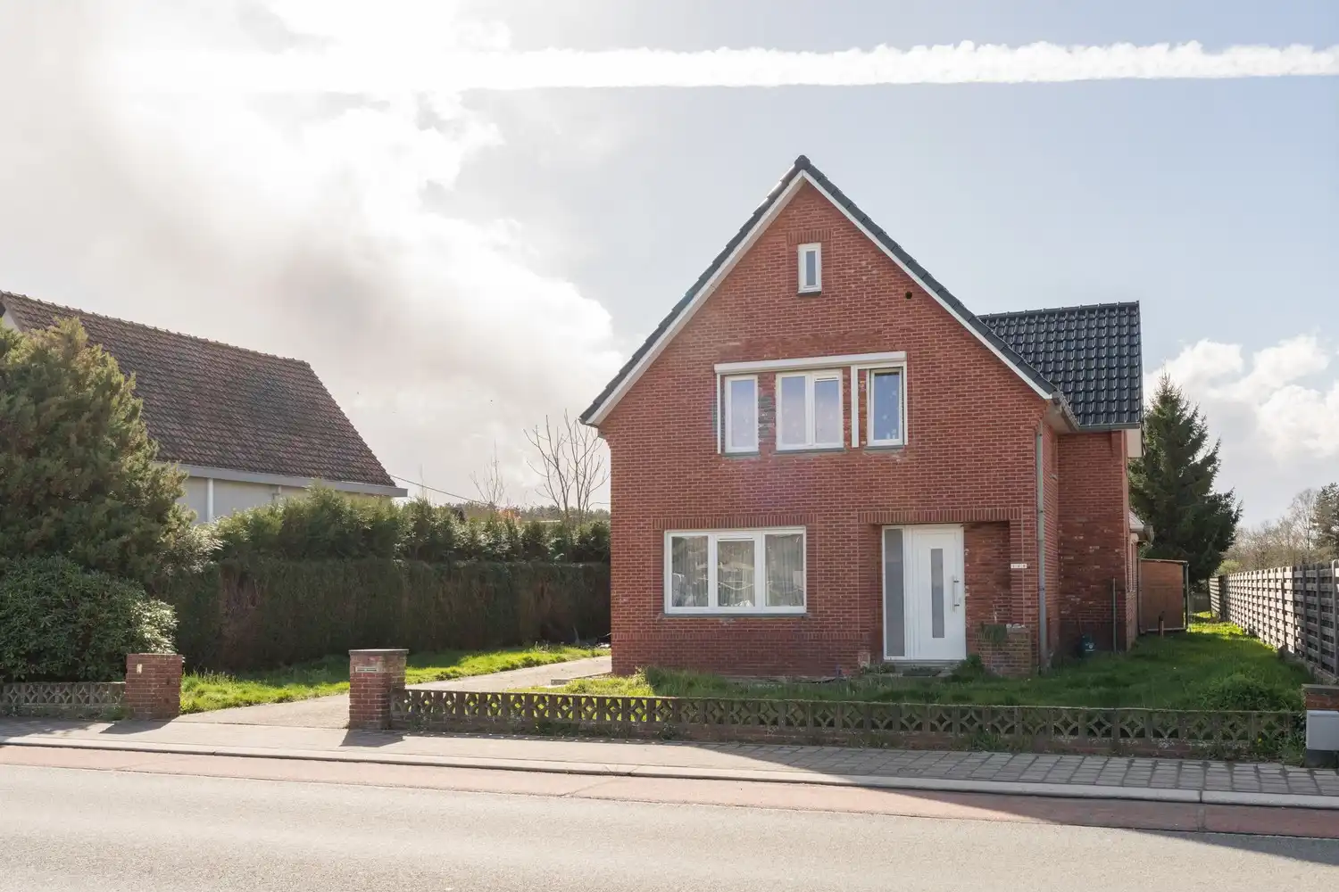 Leuke gezinswoning met 3 slaapkamers nabij de verbindingswegen foto 28