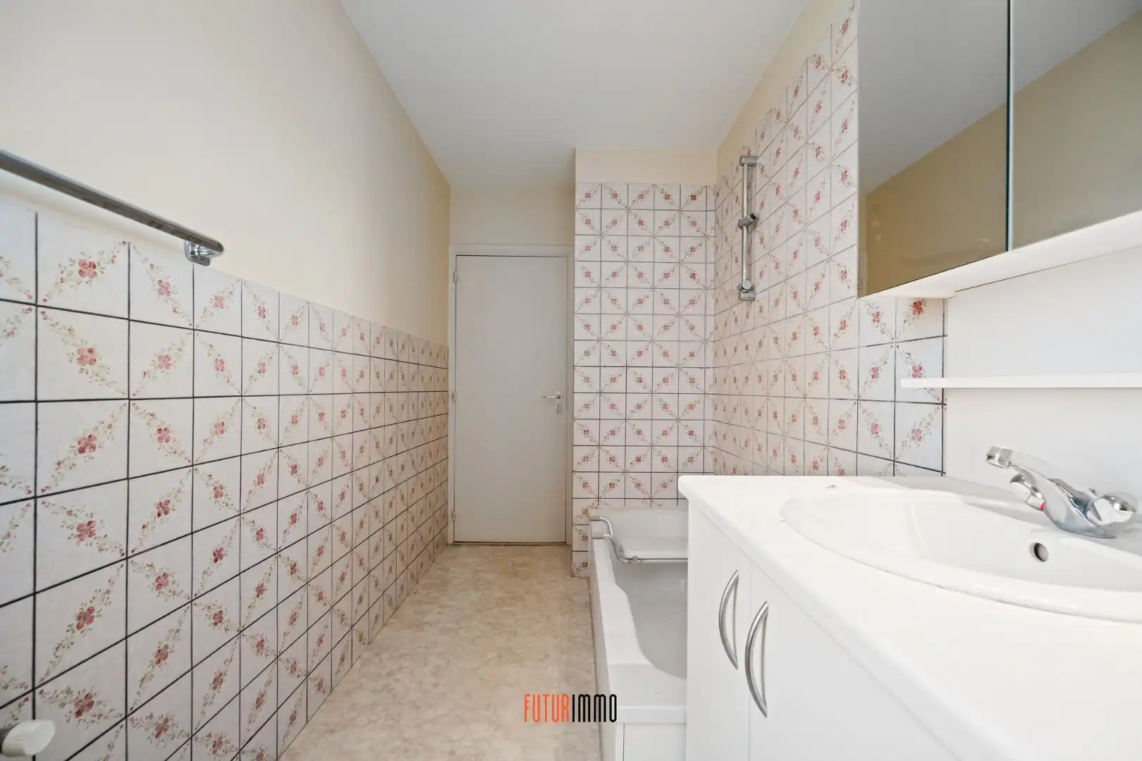 Ruim 3-slpk appartement met parking te Sint-Michiels foto 10