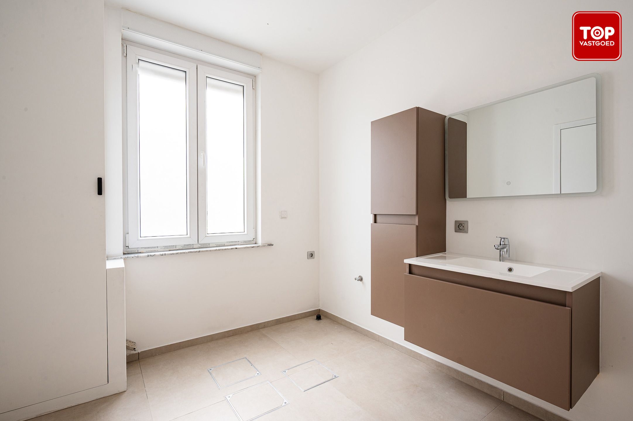 Stijlvol gerenoveerde gezinswoning met 4 slaapkamers en gezellige tuin foto 17