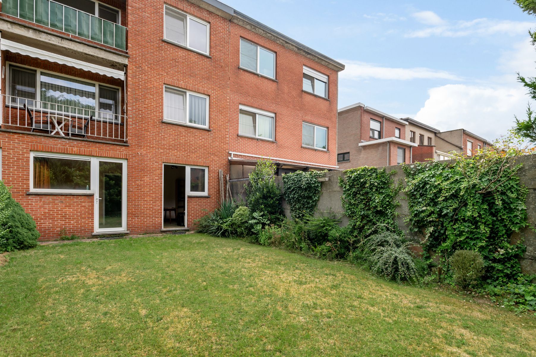 Unieke kans: appartement met tuin, garagebox en berging foto 15