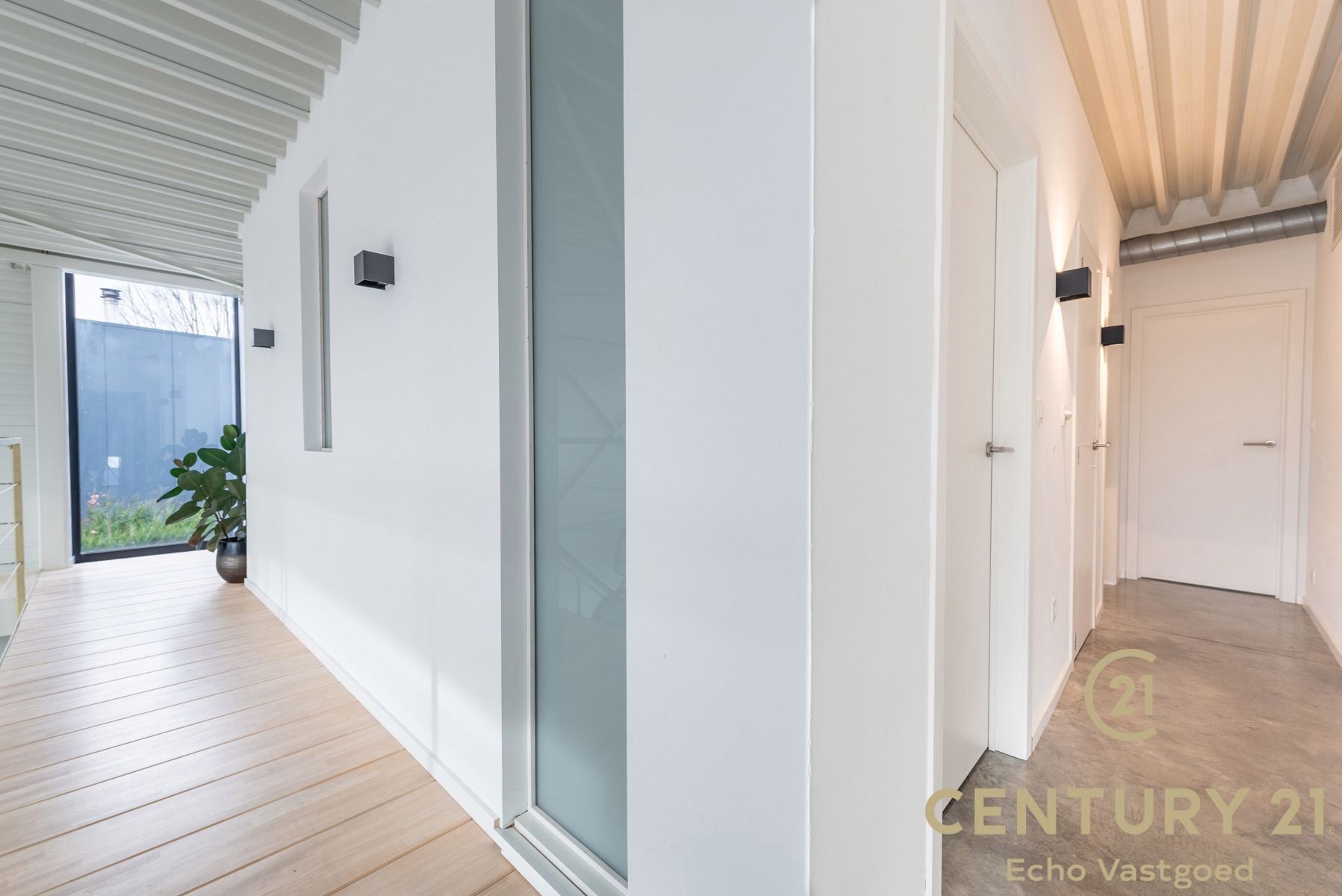 Unieke energiezuinige Loft-Stijl villa aan het water foto 15