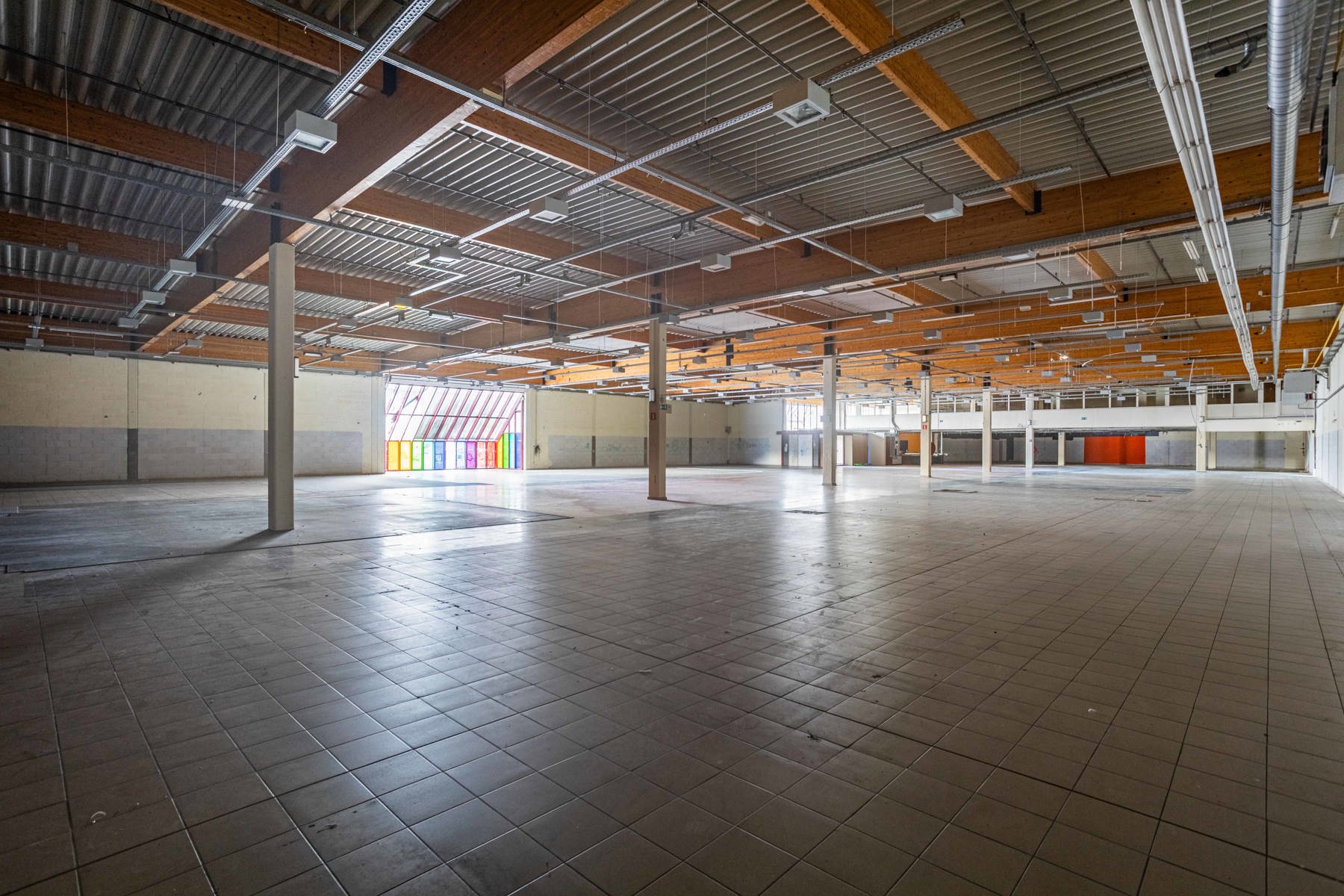 Polyvalent handelspand/kantoren pand op topligging foto 7