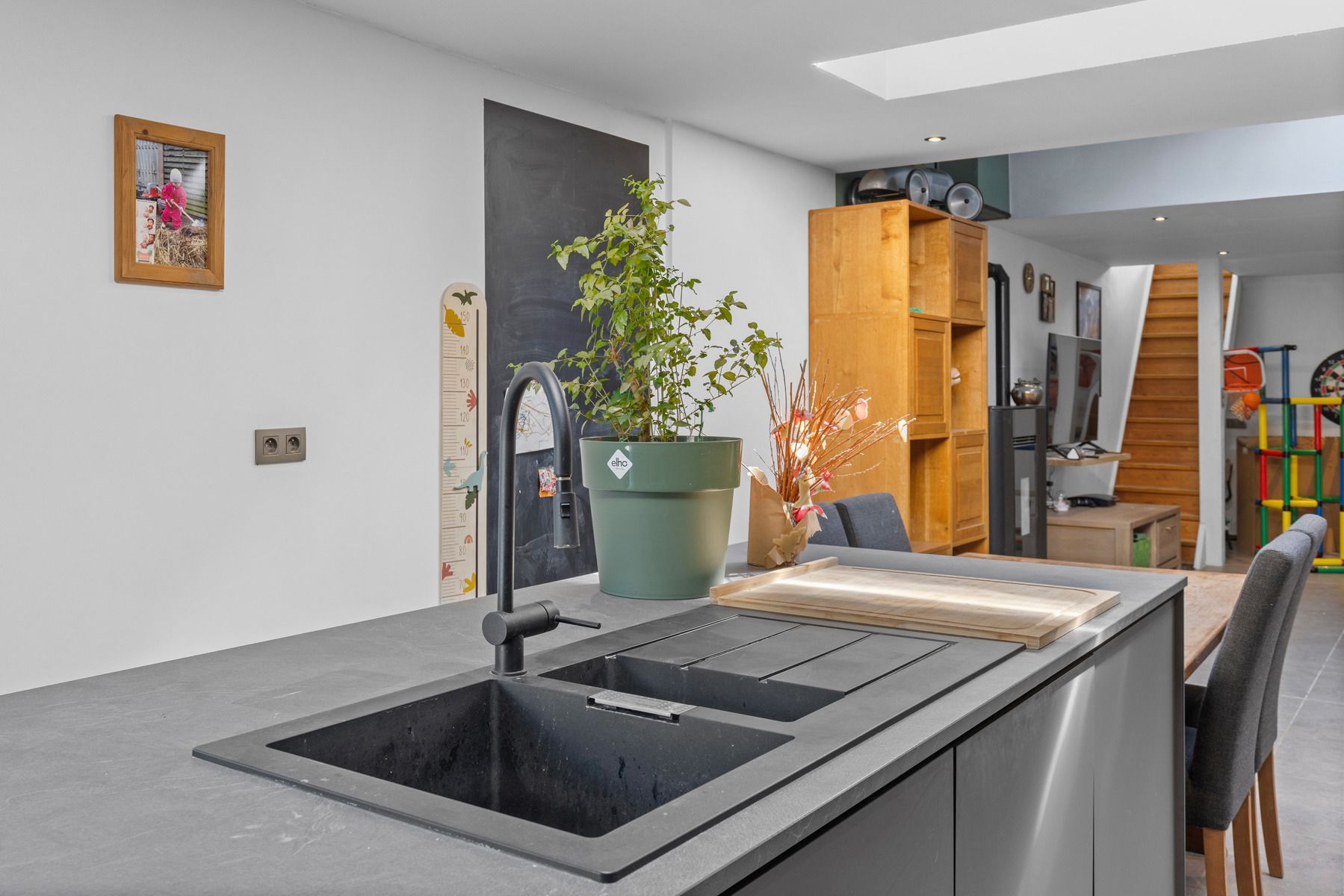 Instapklare gerenoveerde starterswoning met 2 slpks en oostgerichte tuin (500m2) foto 7