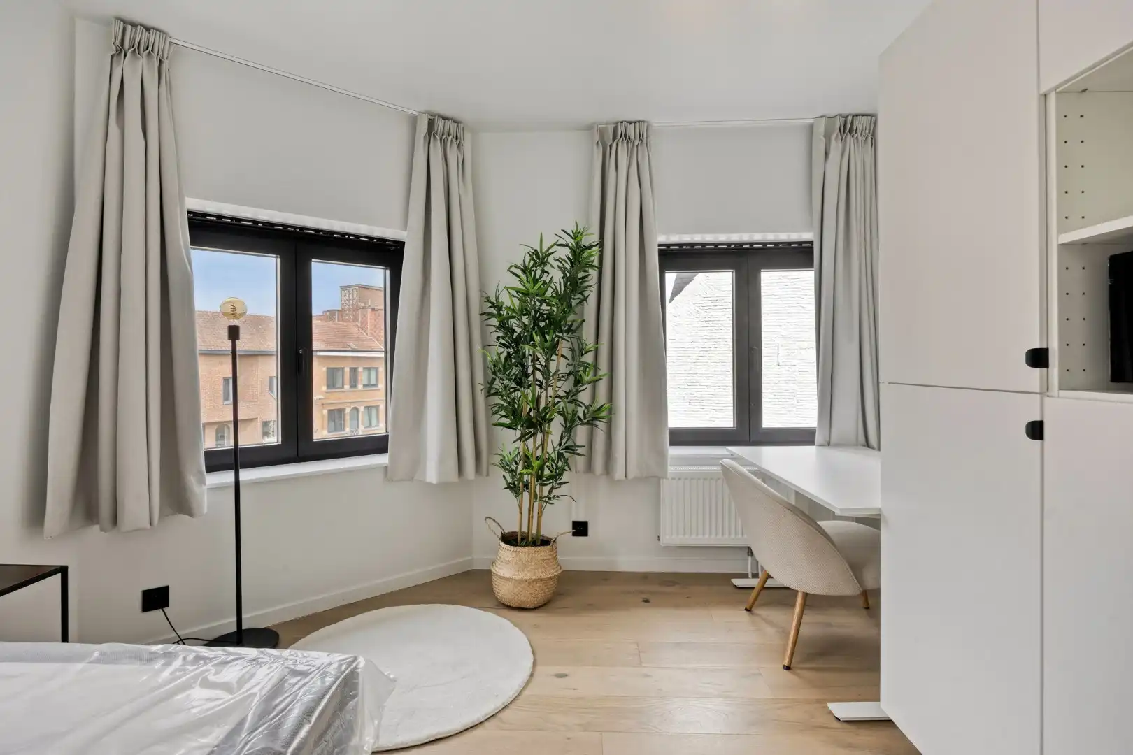 Volledig gerenoveerde en gemeubelde studentenkamers met privé-sanitair.  foto 4