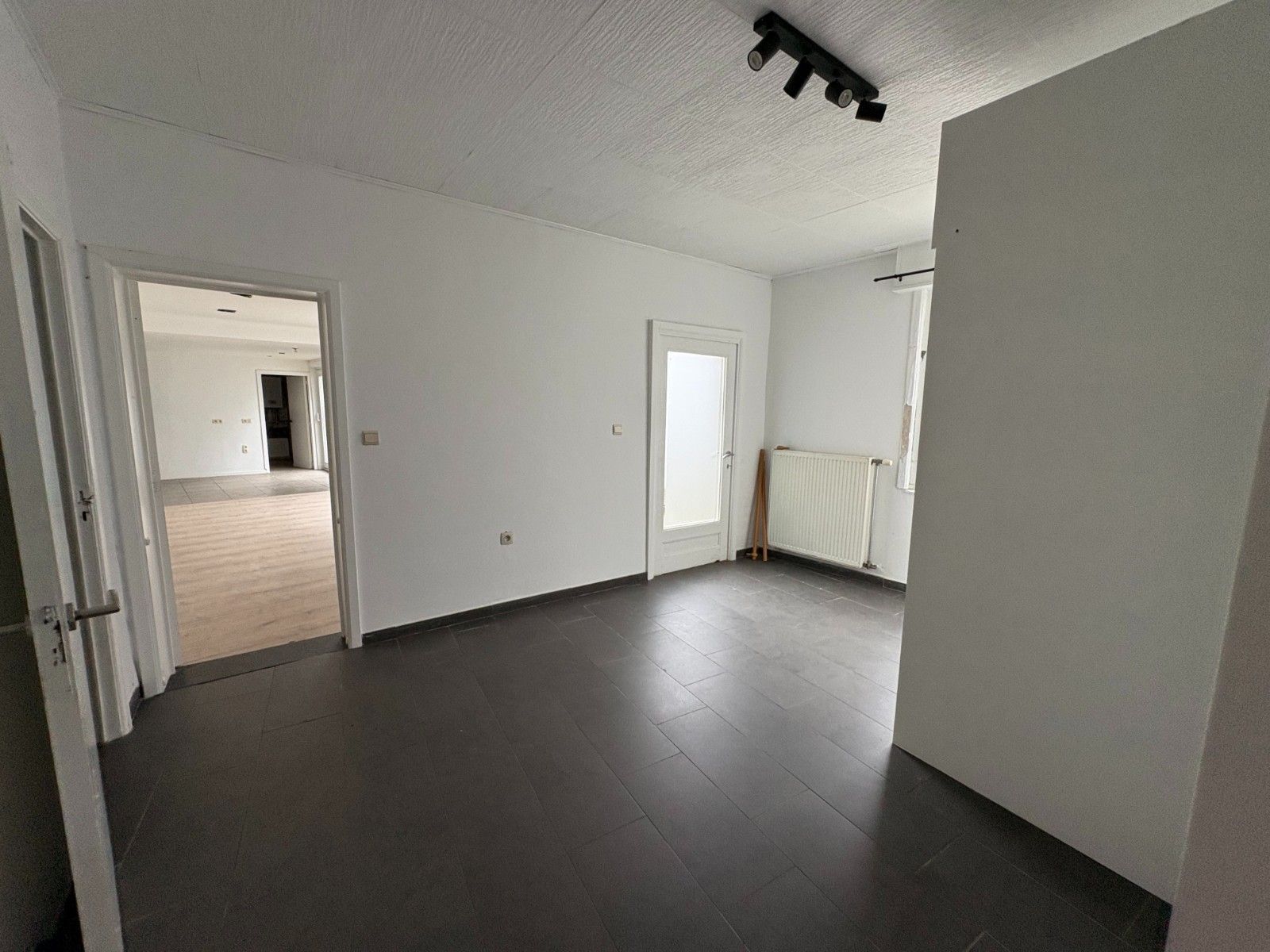 🏠 Vernieuwde gezinswoning met handelsgedeelte – renovatie 2022 foto 30