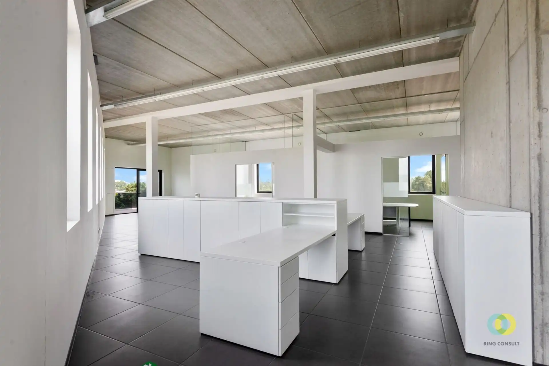 Kantoren met opslagplaats foto 2