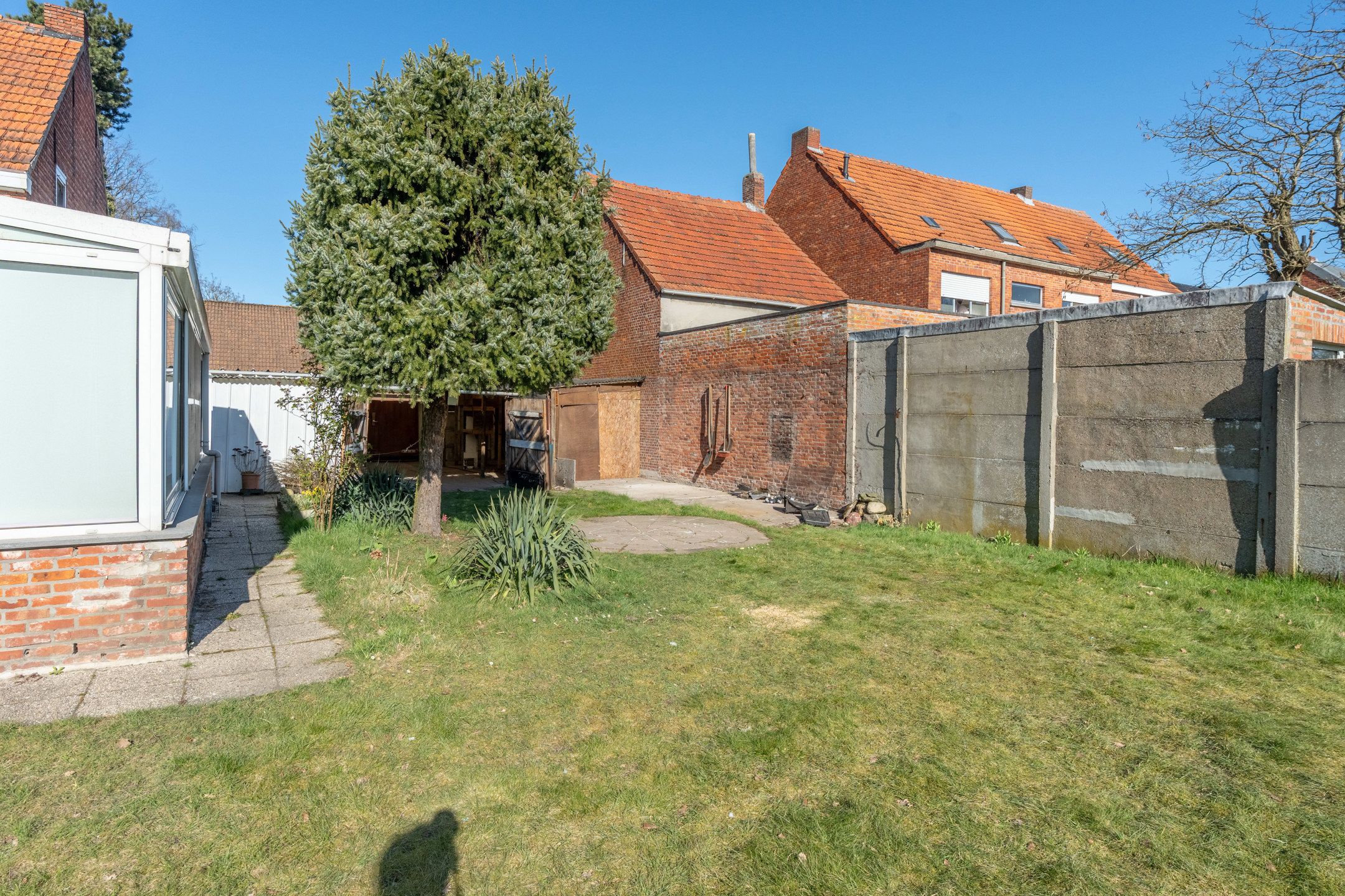 Te renoveren woning met ruime tuin op toplocatie Vosselaar. foto 4