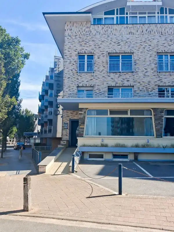 Ruim 2-slaapkamerappartement met zeezicht in het centrum van Koksijde foto 4