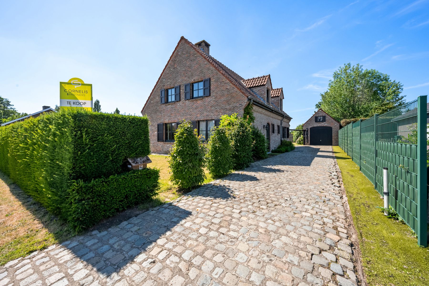Ruime 4-slaapkamer woning met zuidgerichte tuin foto 4