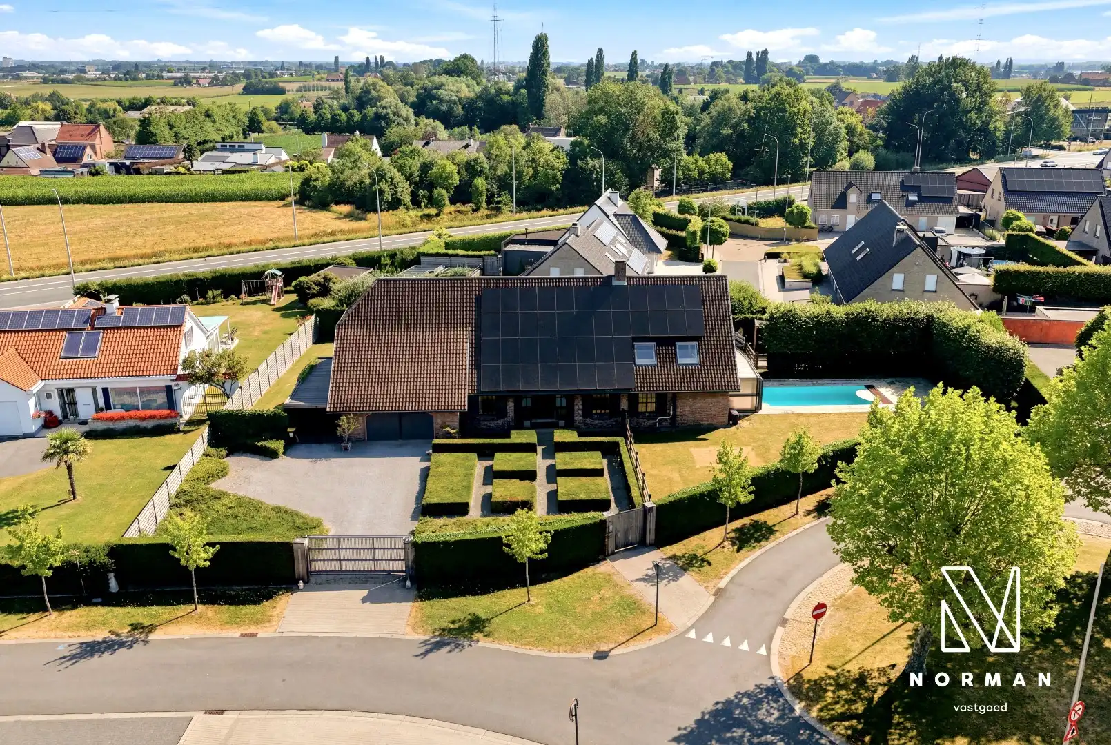 Villa met zwembad op een perceel van 1.598 m² foto 6