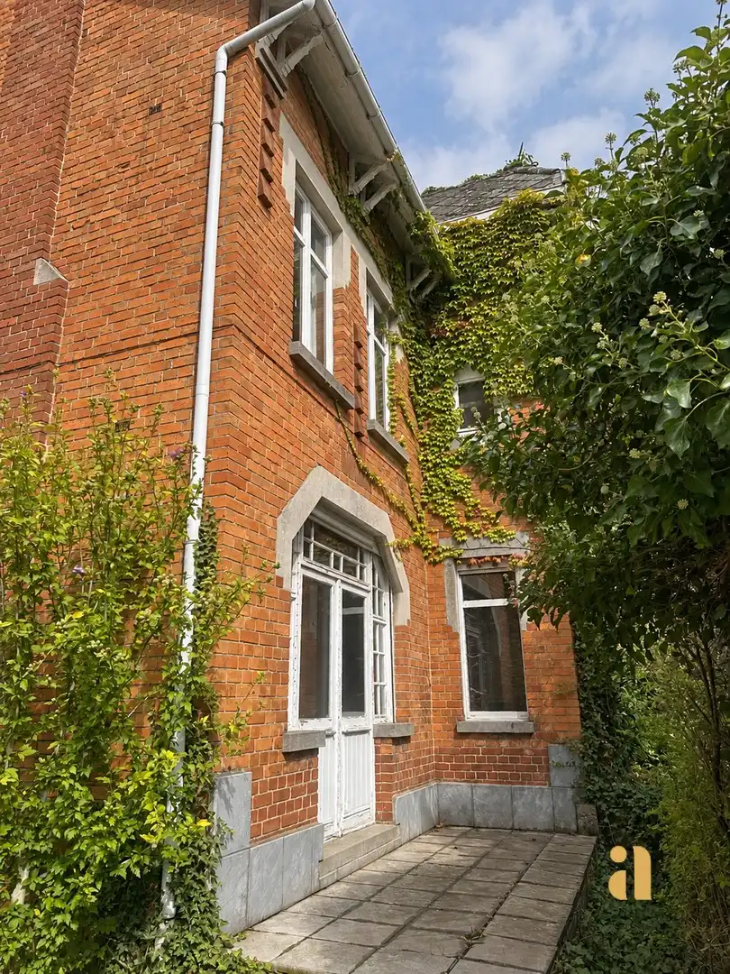 Karaktervolle renovatieparel op prachtig groen perceel foto 2