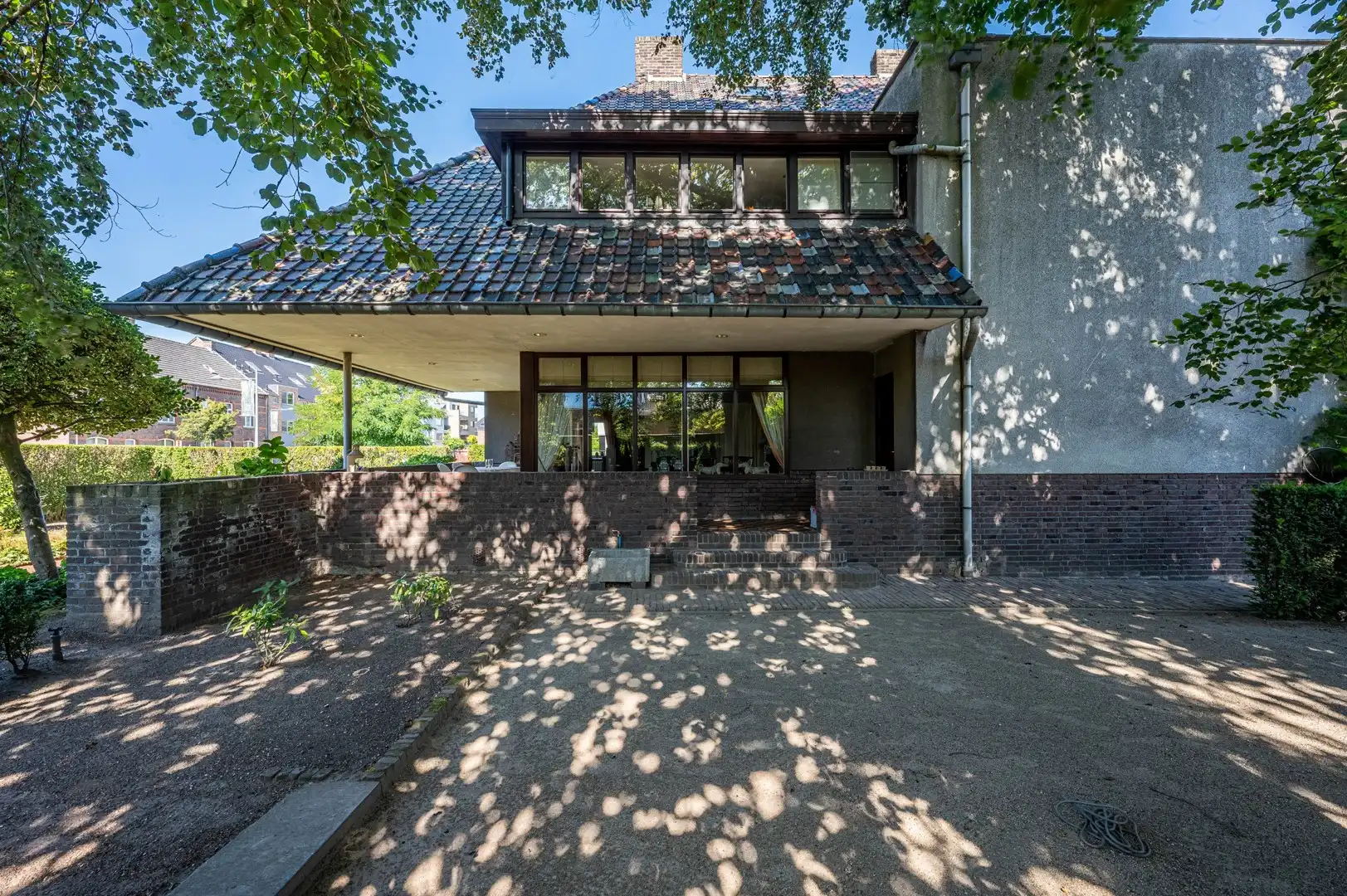 Hoofdfoto van de publicatie: Interbellum villa in Bree centrum