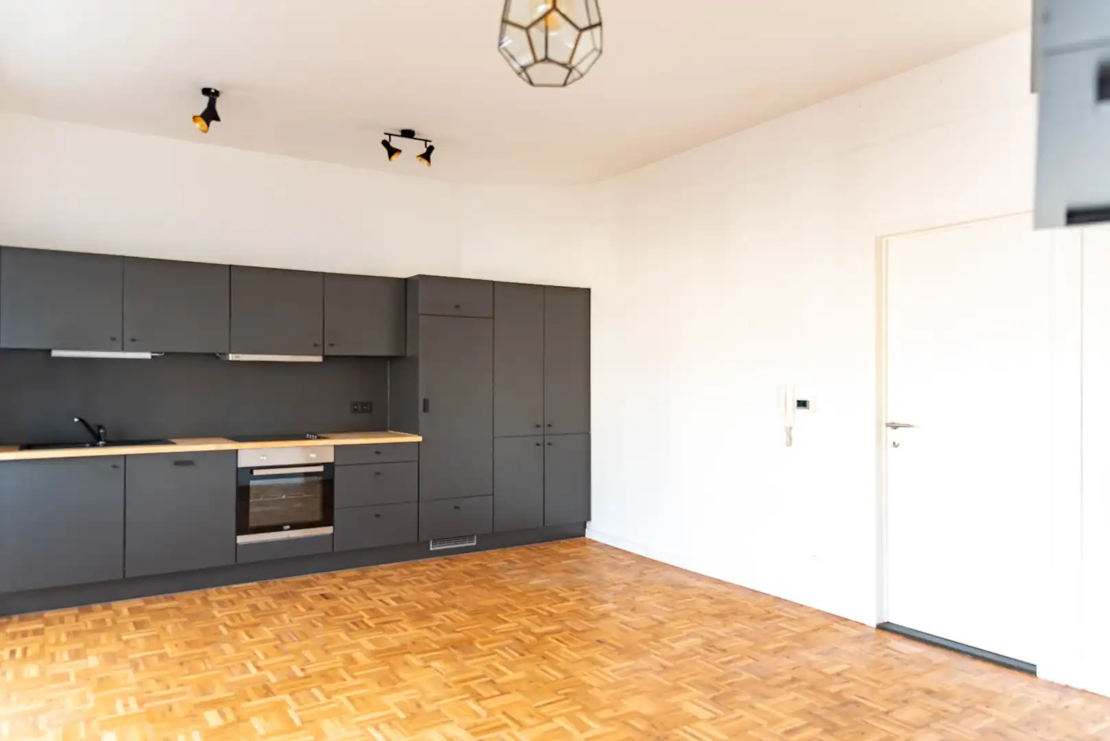 Lichtrijk hoekappartement in Borgerhout foto 6