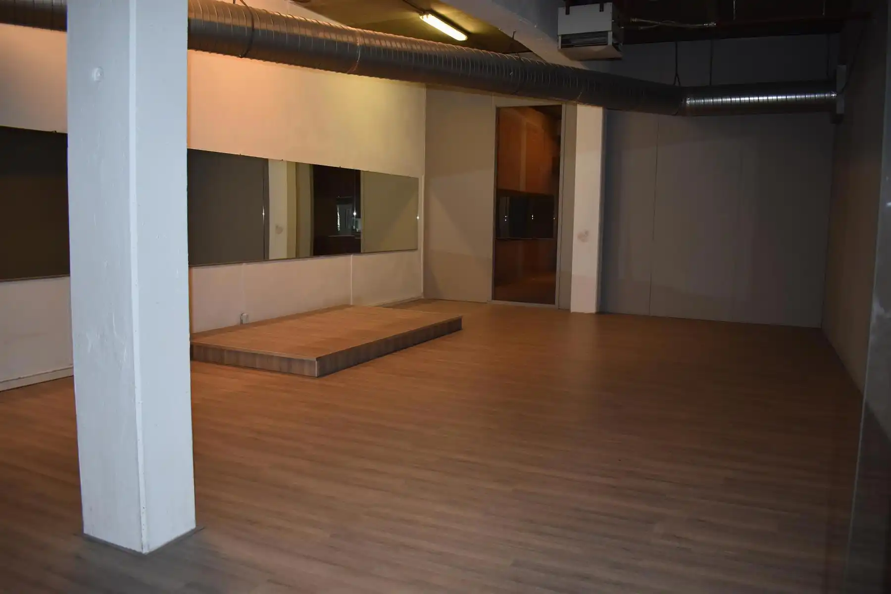 Top gelegen handelsruimte (650 m²) in het centrum van Genk foto 3