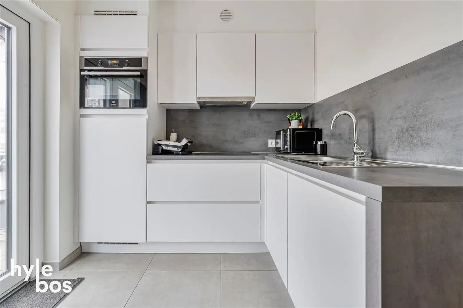 Instapklaar en energiezuinig appartement met garage en terras foto 10