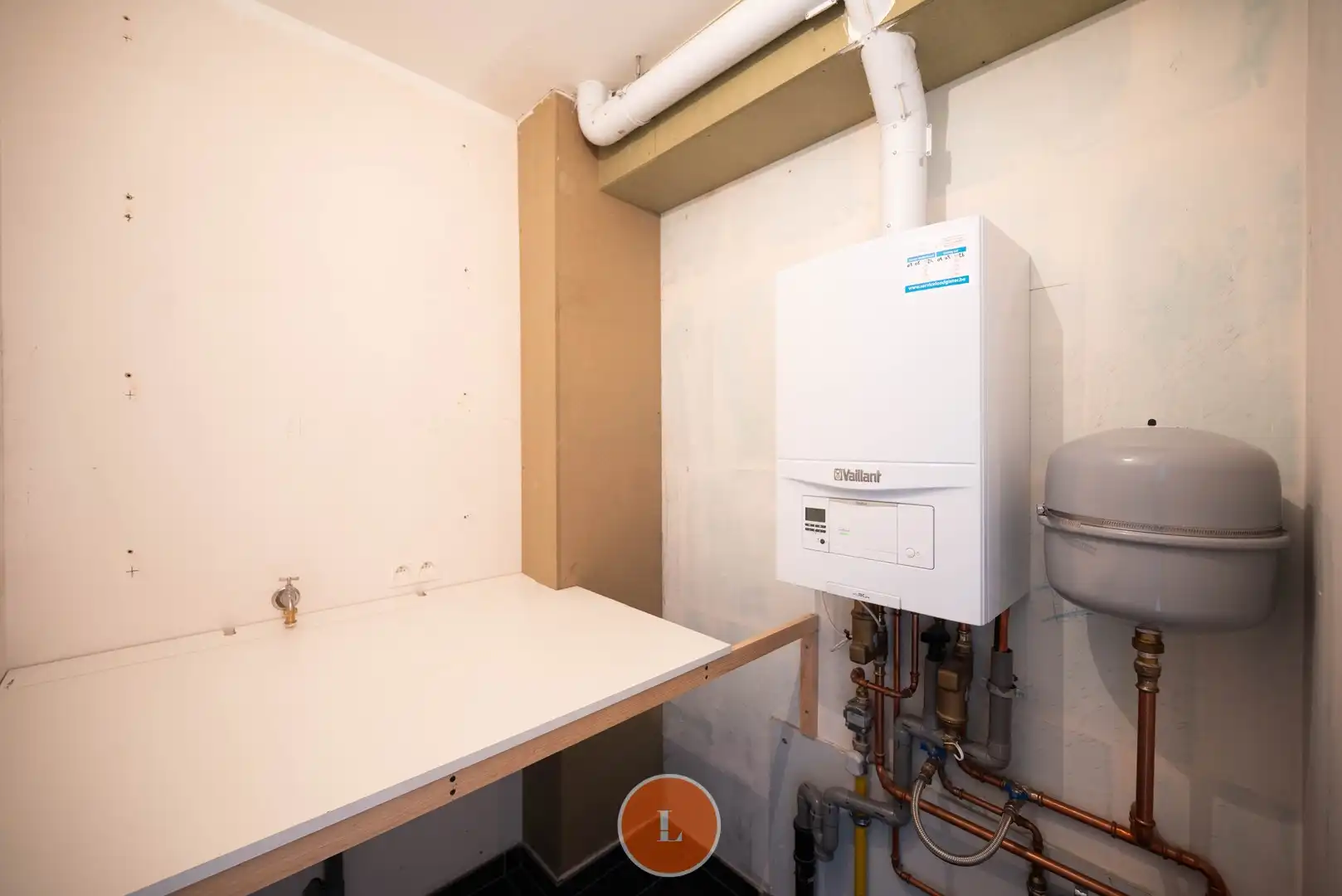 recente halfopen woning in een rustige wijk foto 17