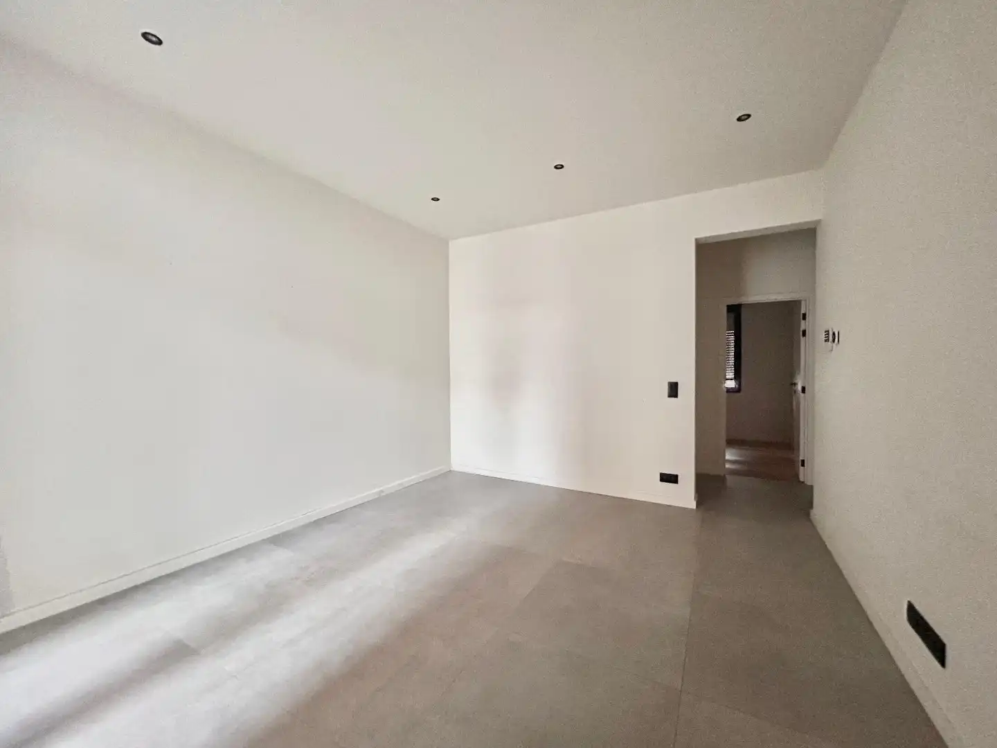 Gezellig gelijkvloers 2-slpk app met tuin. foto 3