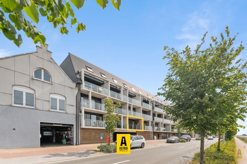 Instapklaar appartement met ruim terrassen en private garage! foto 2