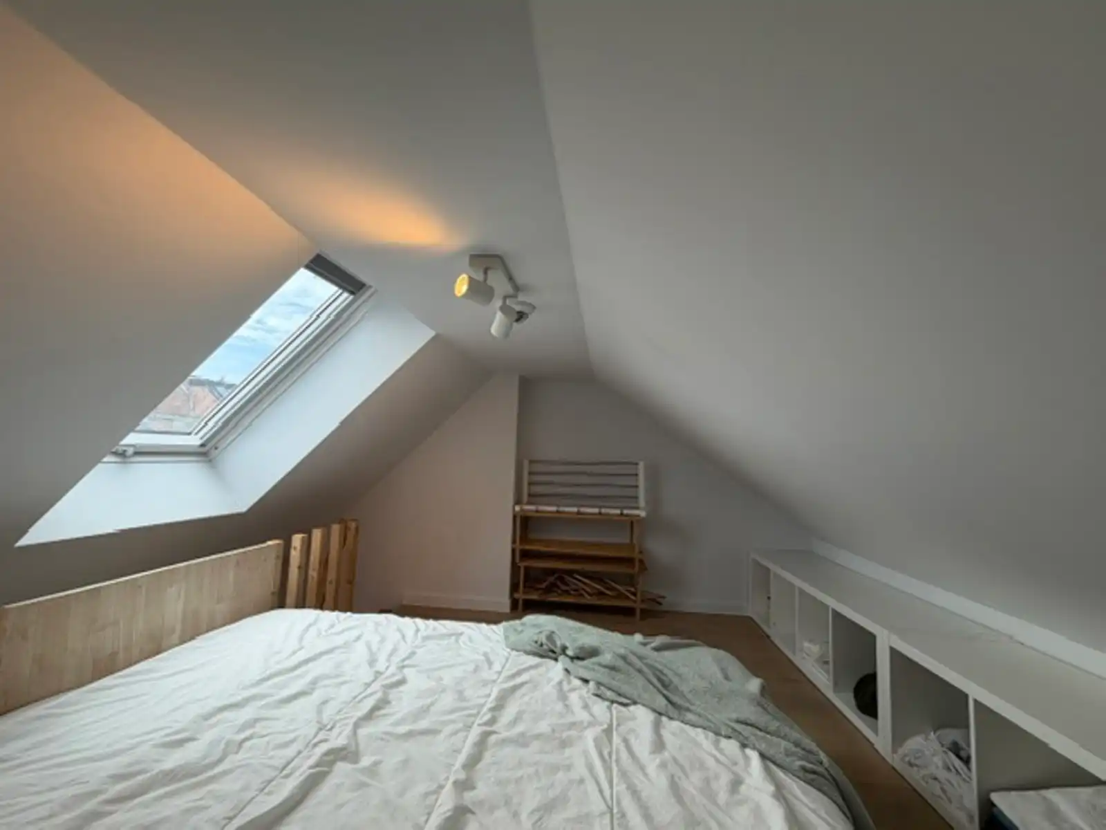 Gemeubelde duplex met airco en terras te huur voor 3 maanden foto 15