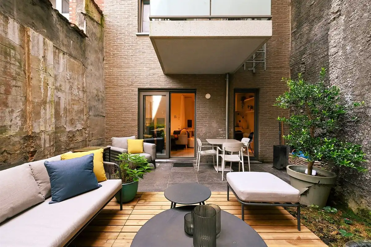 Instapklaar gelijkvloersappartement met heerlijke stadstuin foto 12