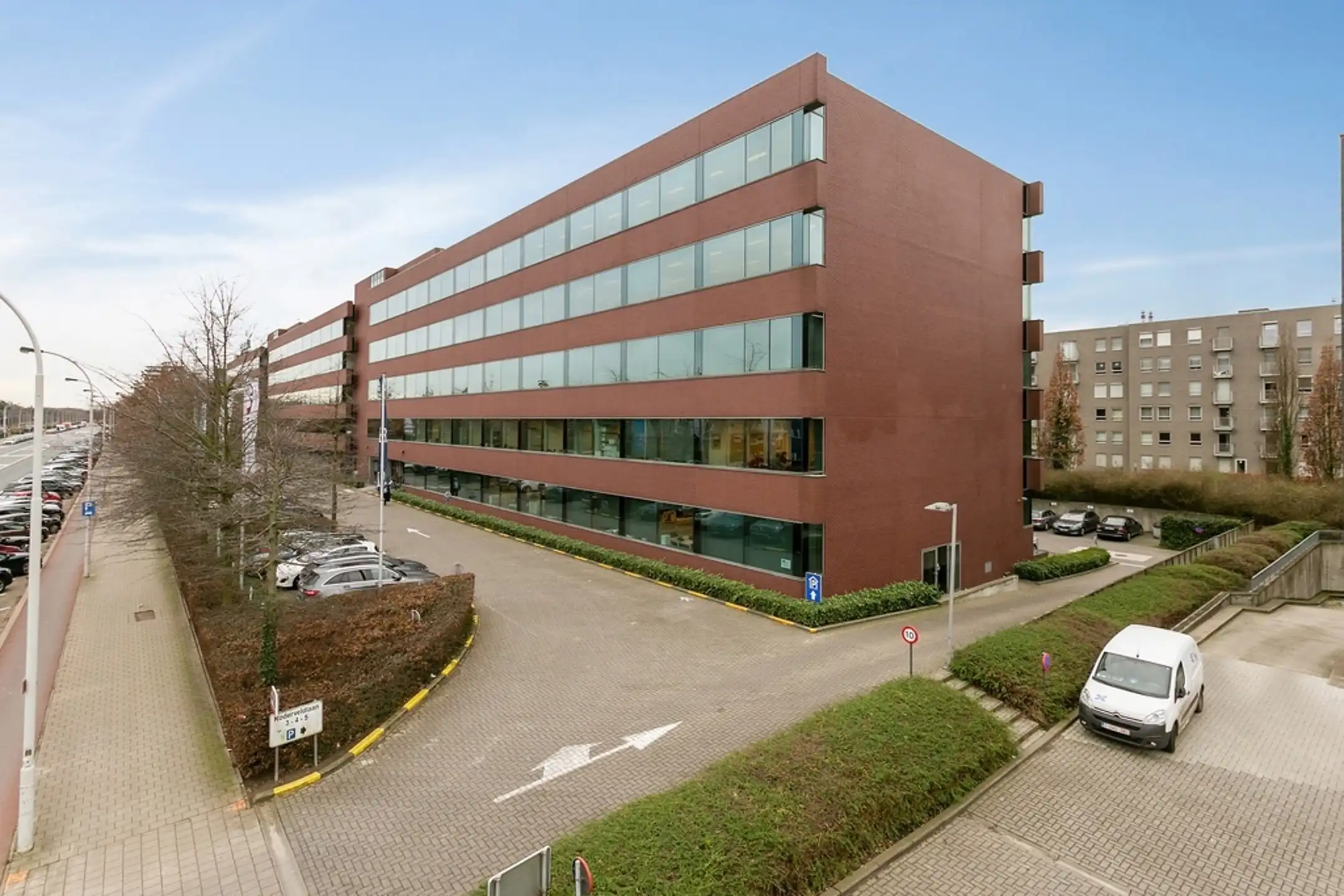 Kantoor te huur 535 m² op de gelijkvloerse verdieping foto {{pictureIndex}}