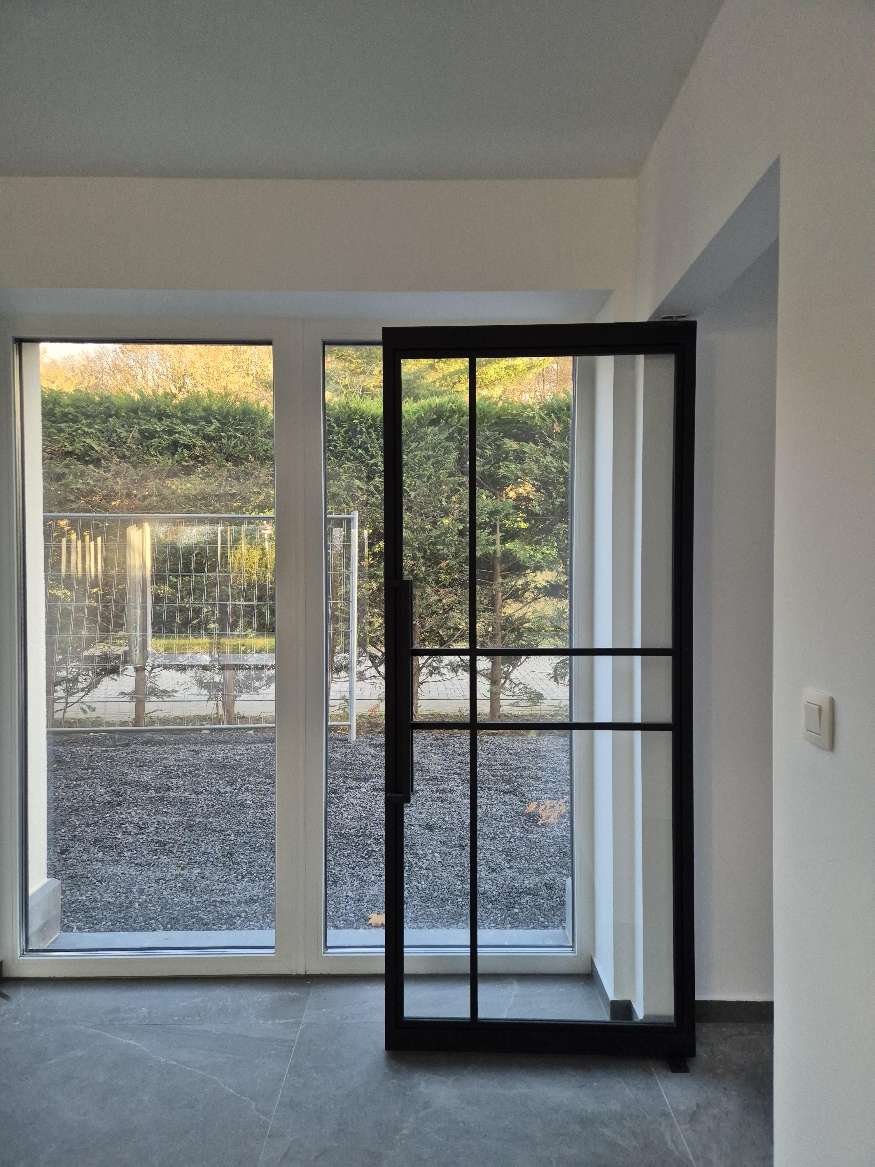 Leuke gerenoveerde woning met 4 slaapkamers en tuin foto 6