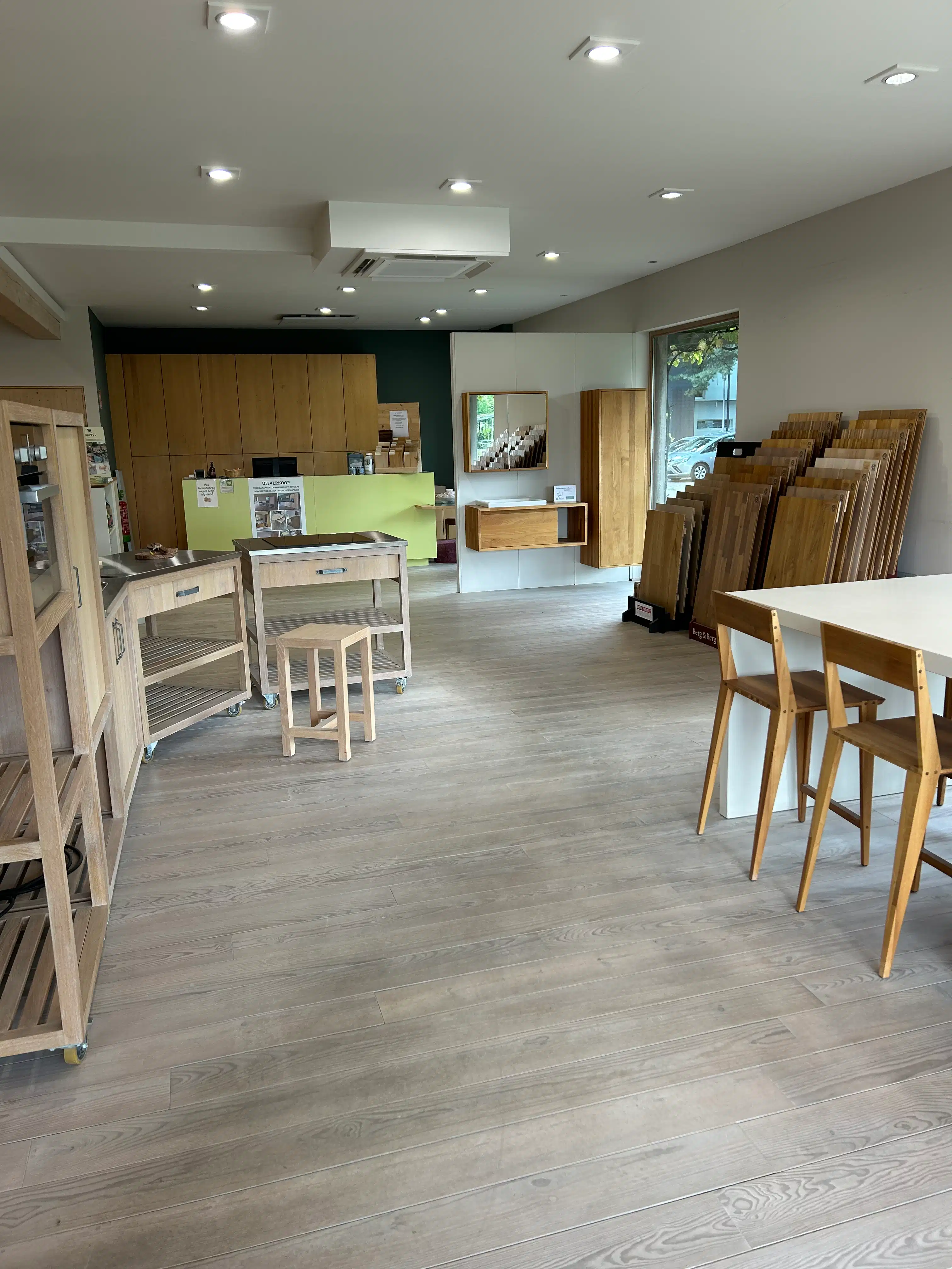 Multifunctioneel bedrijfsgebouw met een oppervlakte van 1510 m² gelegen op Kamp C, Provinciaal Centrum Duurzaam Bouwen en Wonen te Westerlo. foto 7