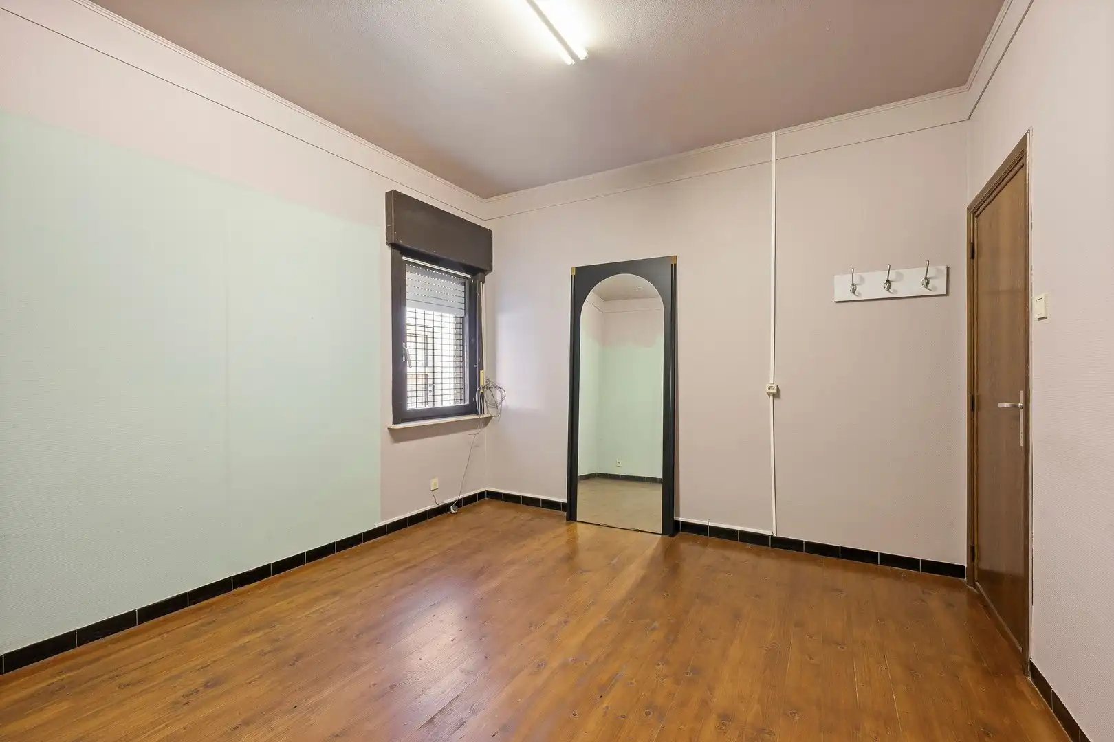 Vrijstaande woning in tweede lijn met 2 kamers op het gelijkvloers en voldoende stockageruimte en gesloten garage van 40m² foto 14