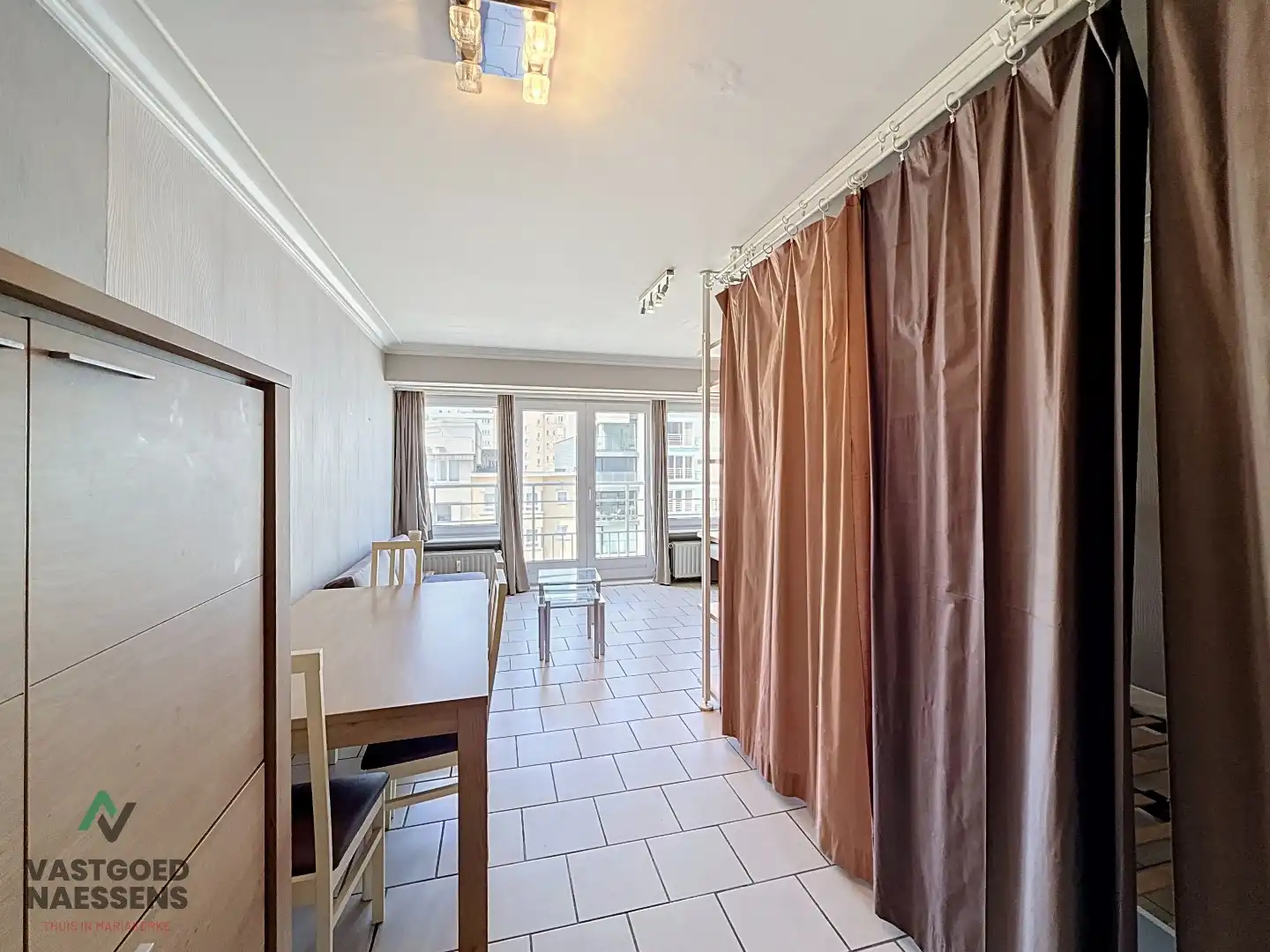 GEMEUBELDE STUDIO MET ZIJDELINGS ZEEZICHT foto 7
