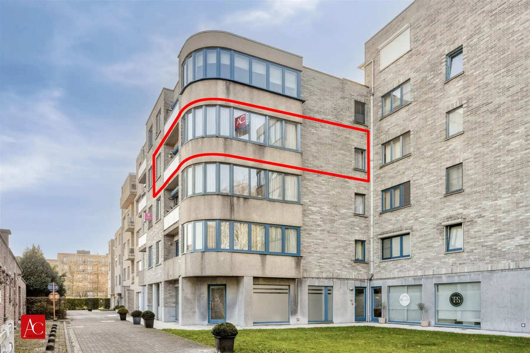 Appartement 3de verdieping met terras en 2 slaapkamers foto {{pictureIndex}}