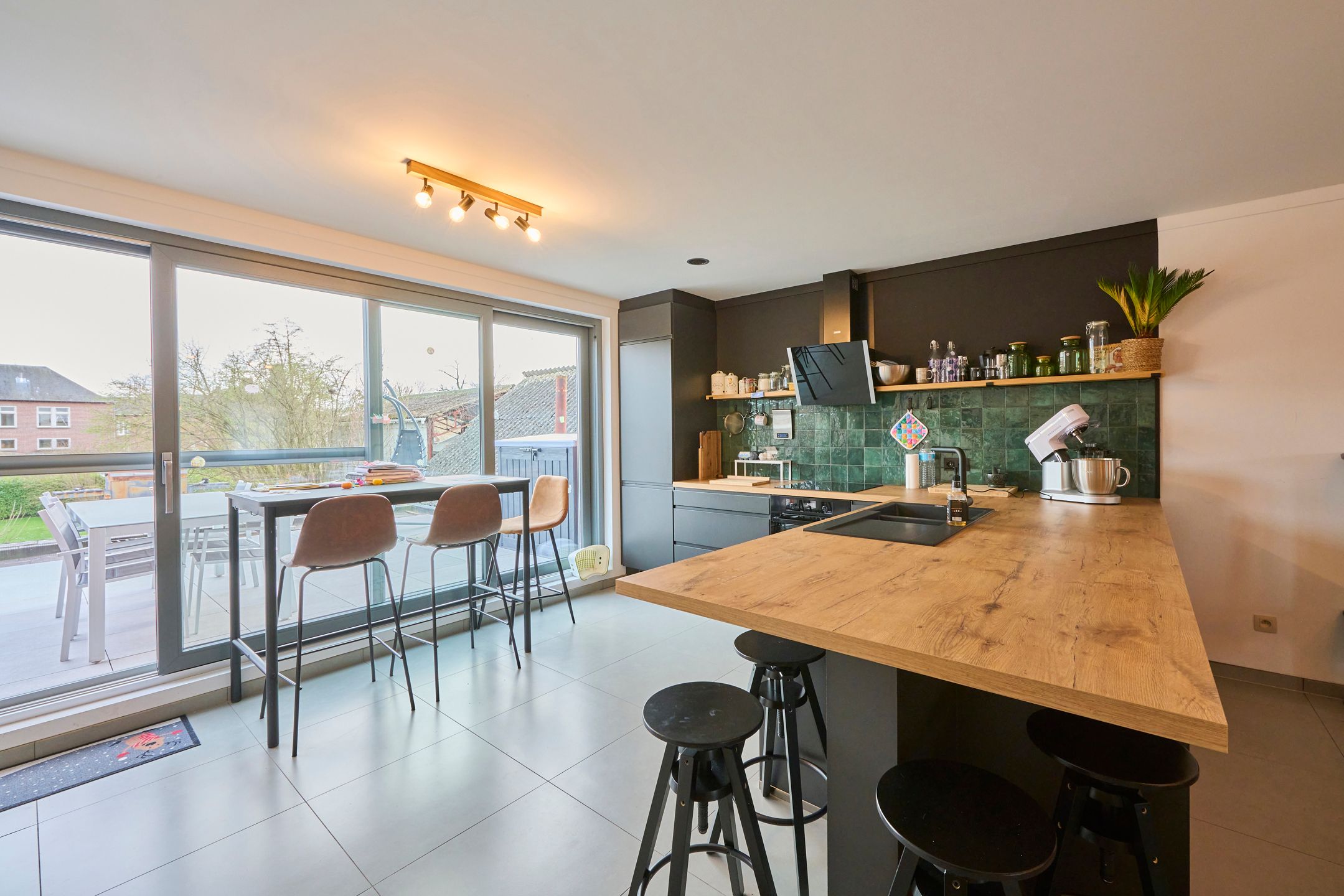 Zeer ruime duplex met 3 slaapkamers foto 3