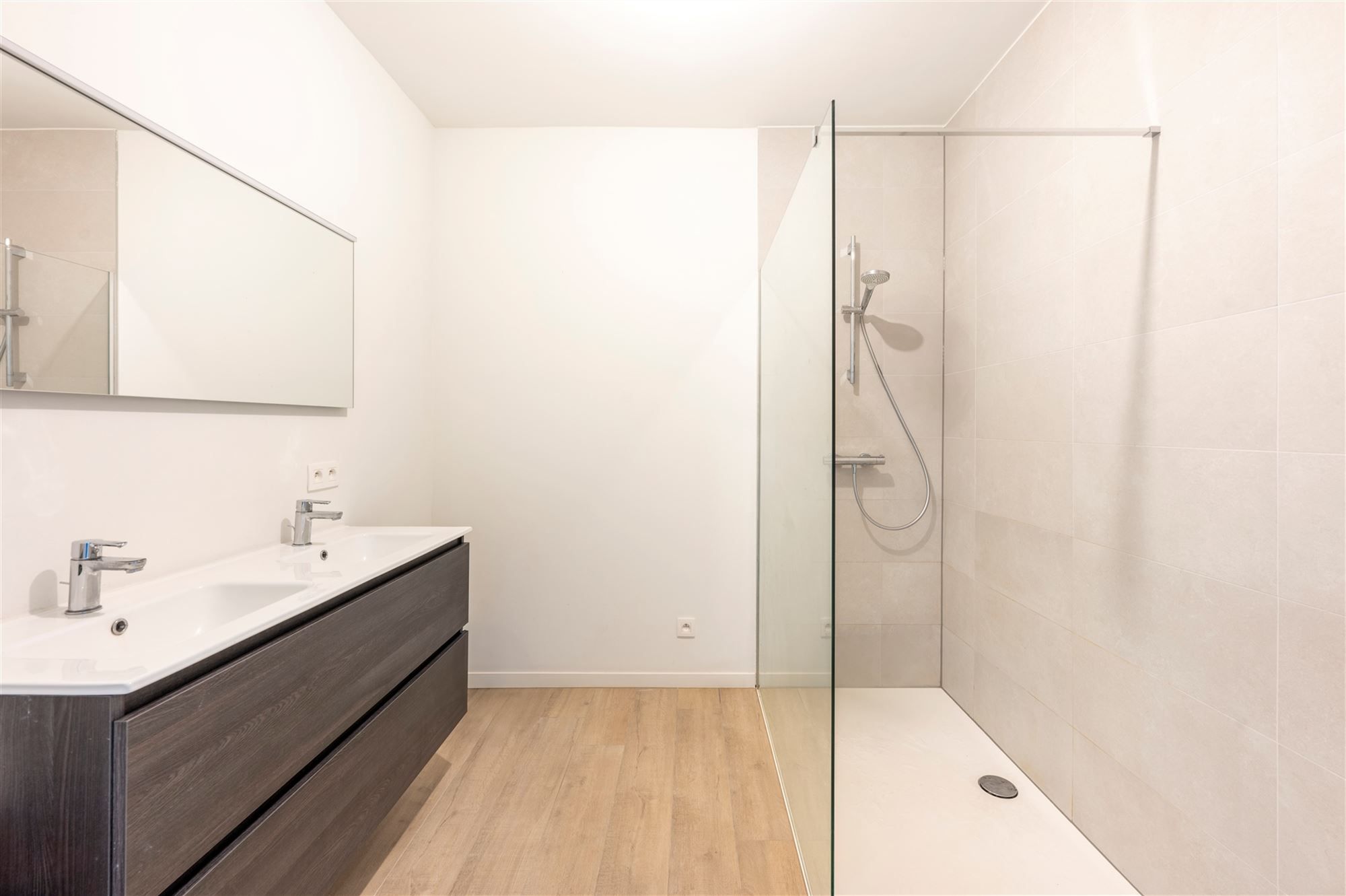 Ruim nieuwbouw appartement met terras foto 7