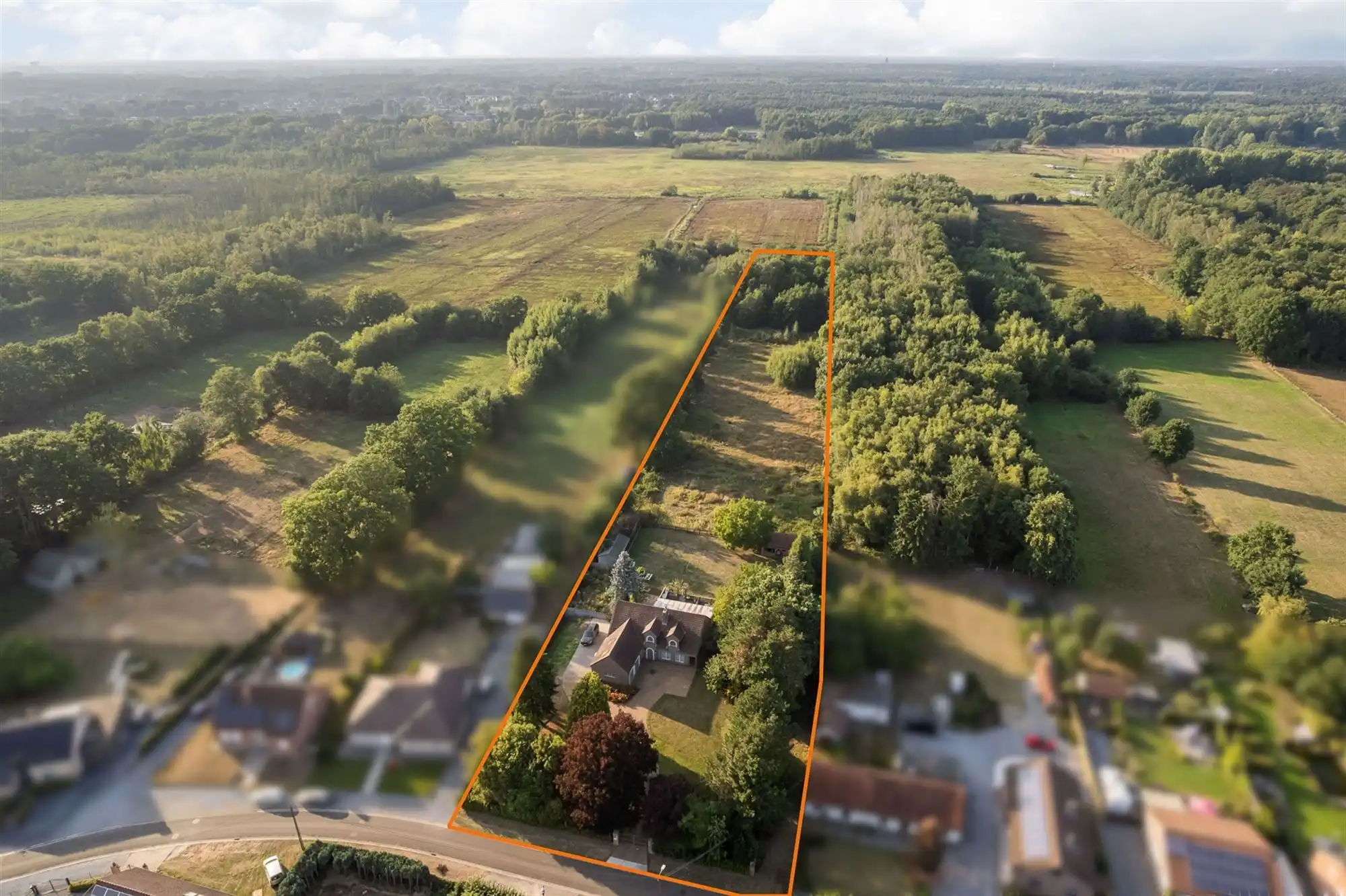 PERFECT ONDERHOUDEN WONING OP EEN PRACHTIG PERCEEL VAN 1,3 HECTARE IN KOERSEL foto 2