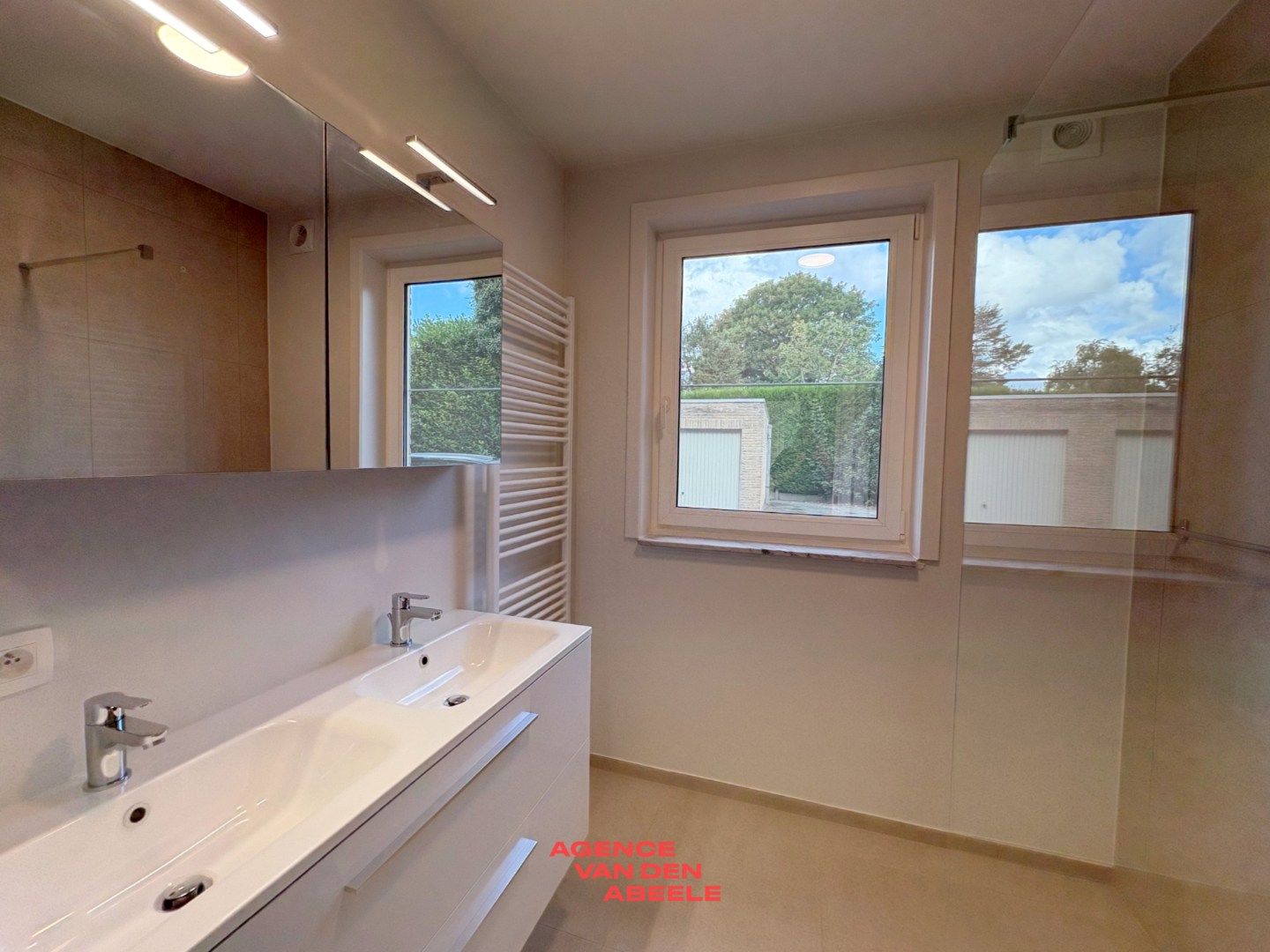 Volledig vernieuwd gelijksvloersappartement foto 6