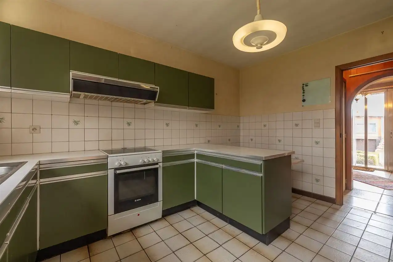 Te renoveren splitlevel woning in doodlopende straat foto 11