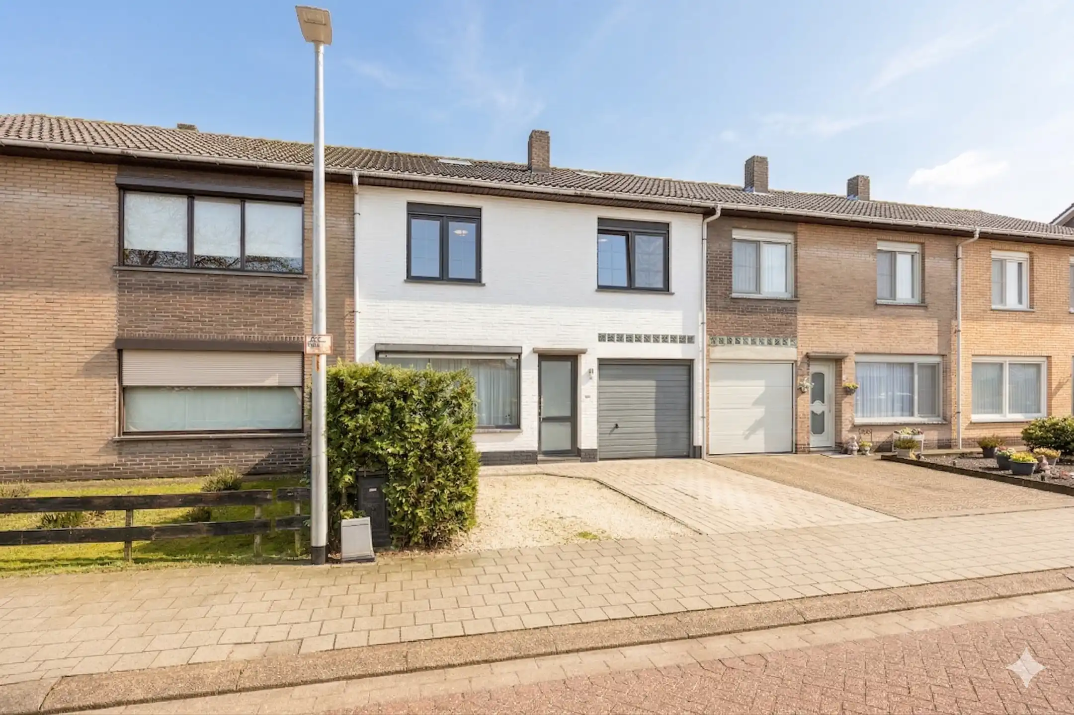 Gunstig gelegen woning met drie slaapkamers en garage foto 44