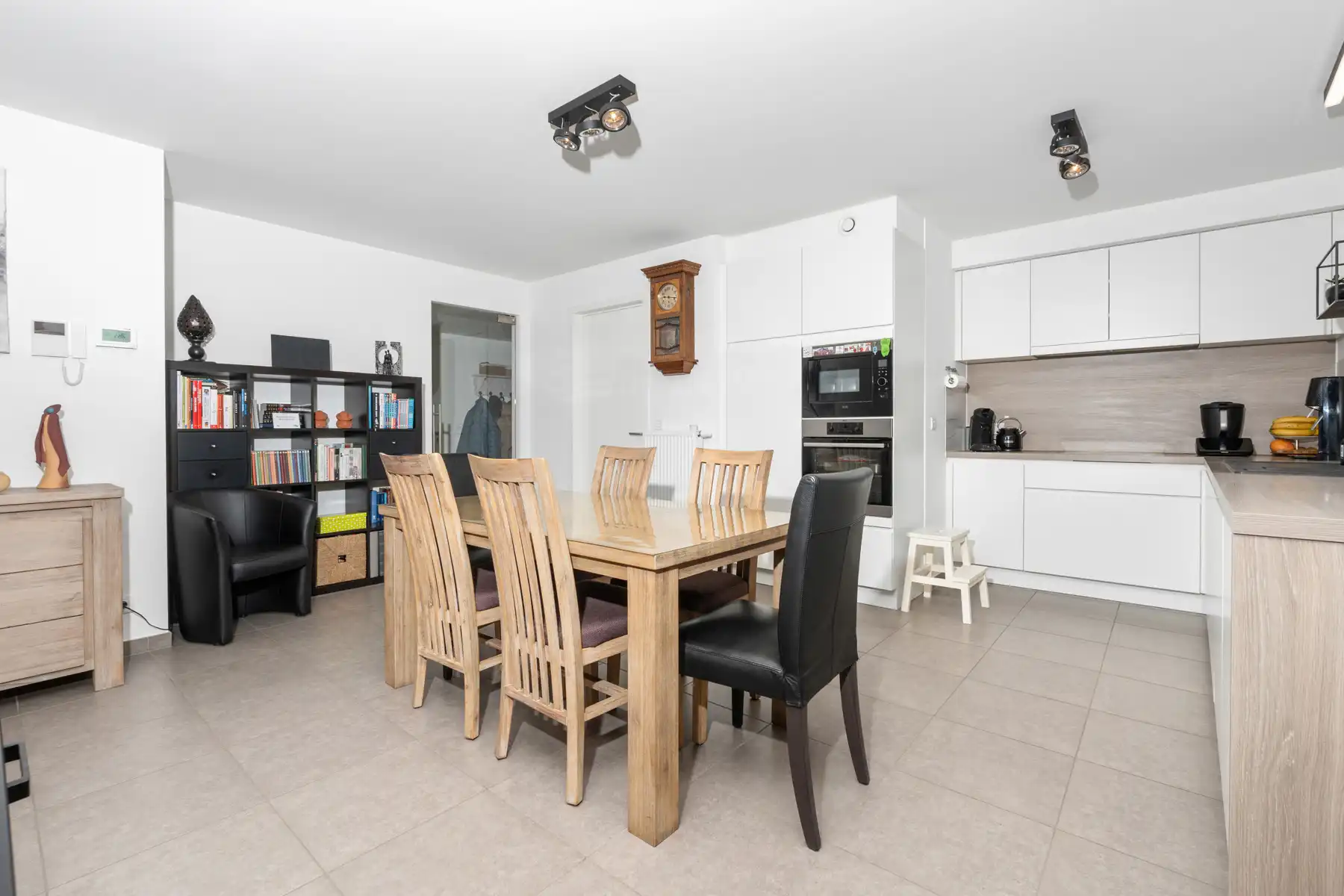 Recent appartement te Aartrijke foto 6