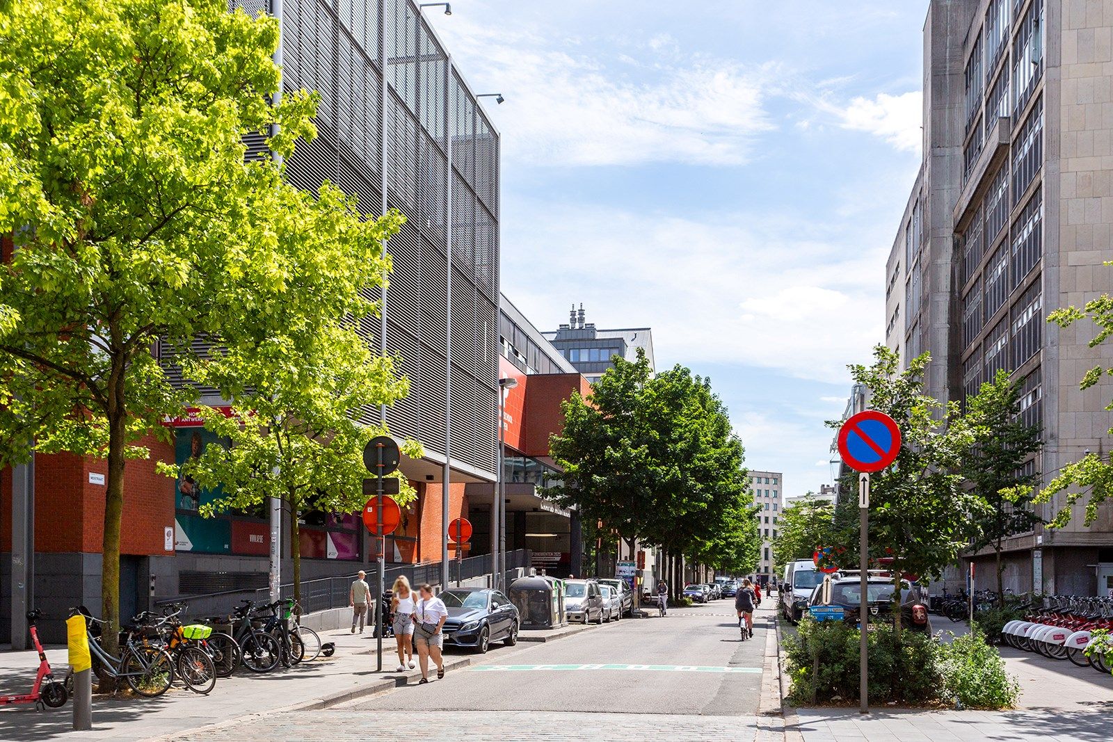 Ruim appartement aan het Theaterplein foto 22
