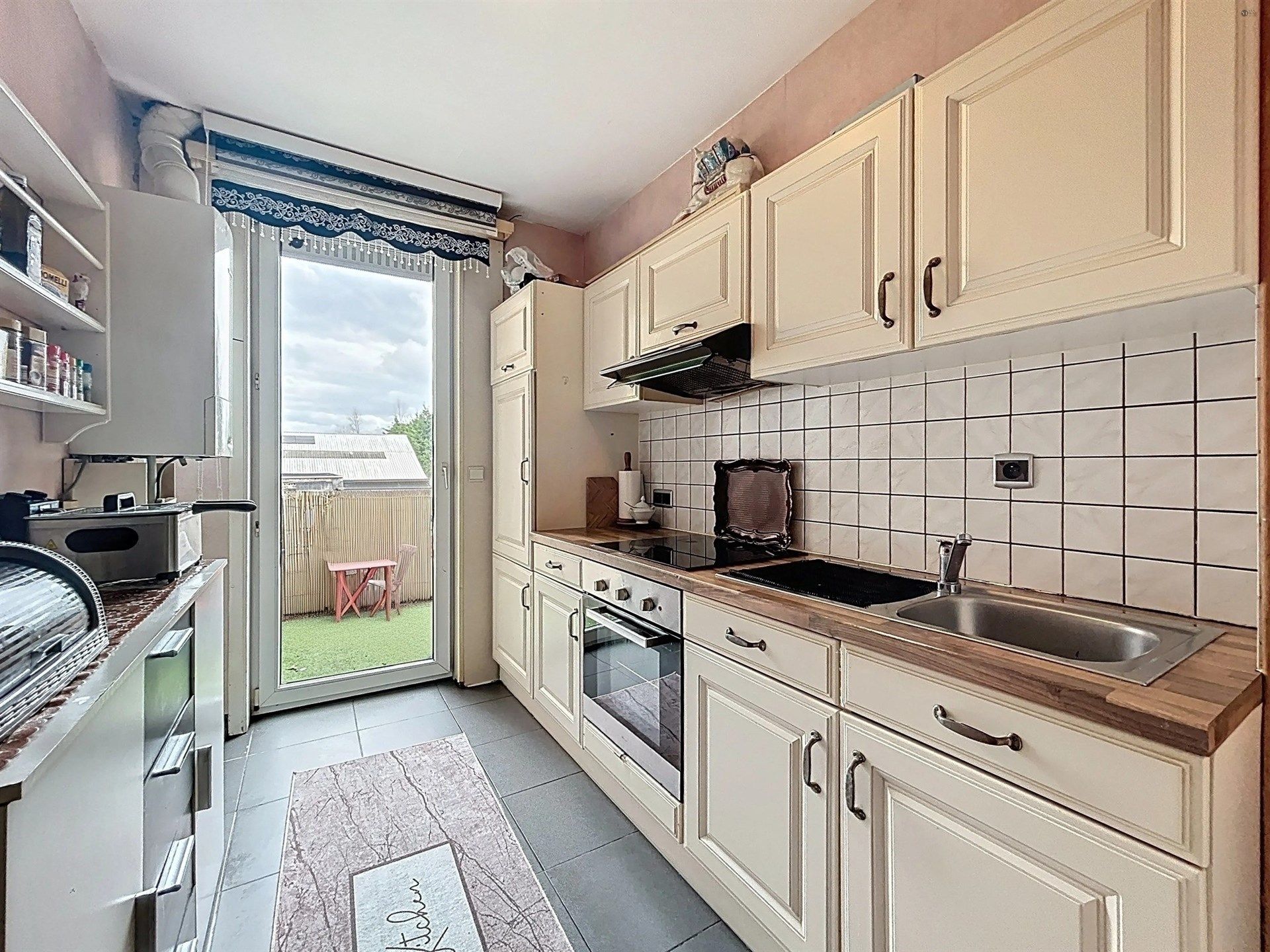 Handelspand met woongelegenheid + 2 app foto 20