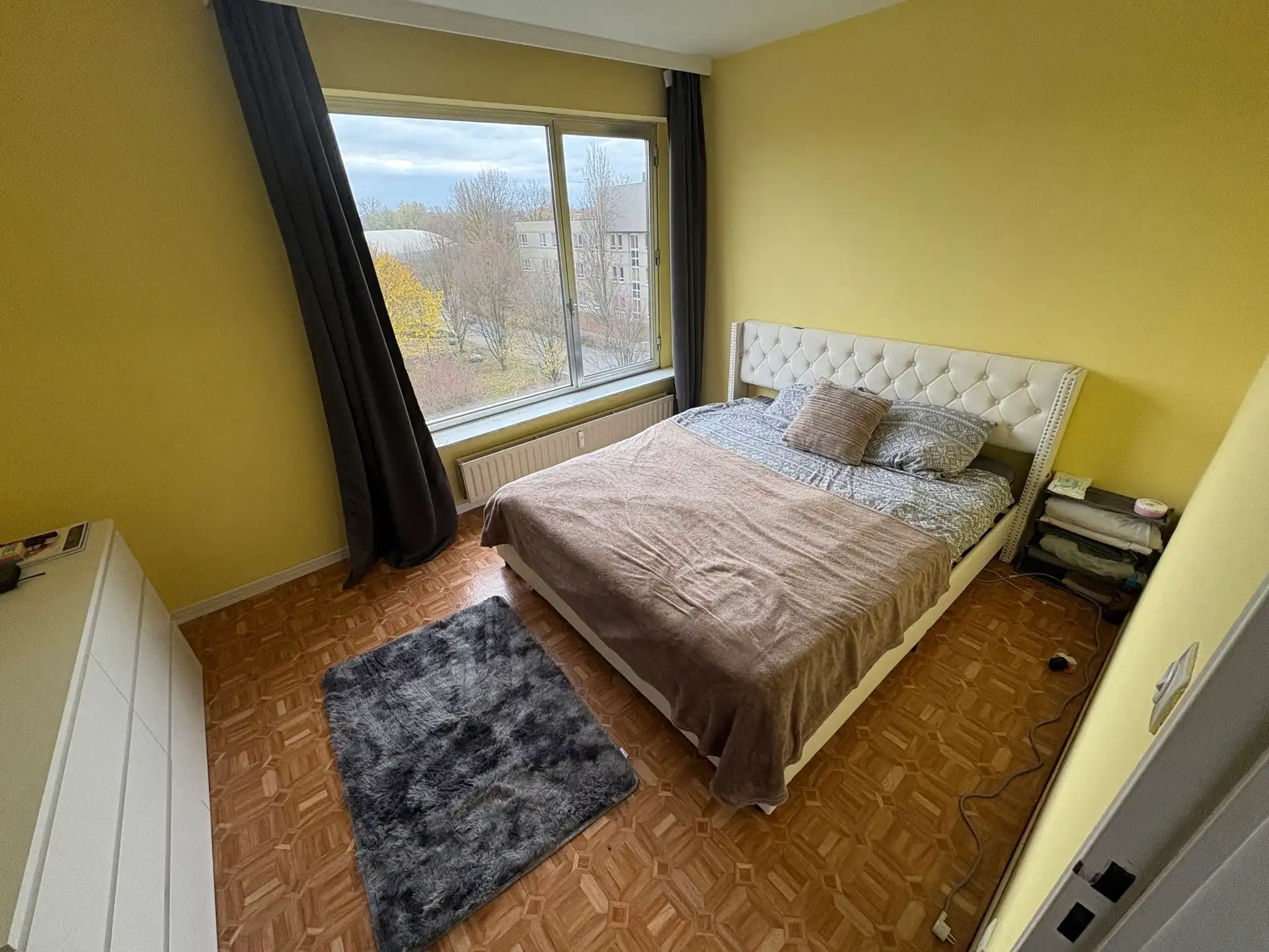 Appartement met 2 slaapkamers, terras en garagebox te huur! foto 5