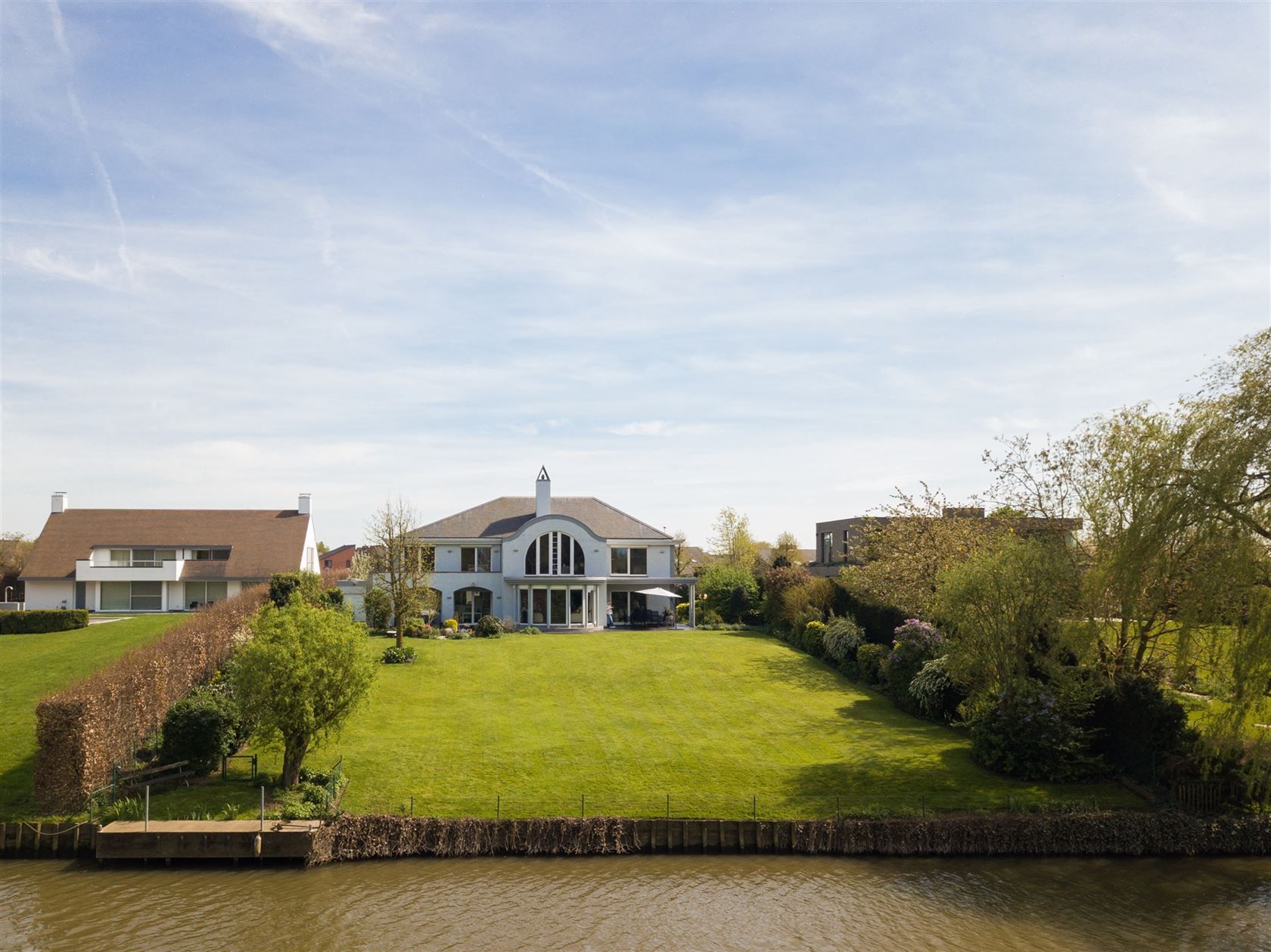 Villa gelegen aan de oevers van de Leie te Astene foto 1