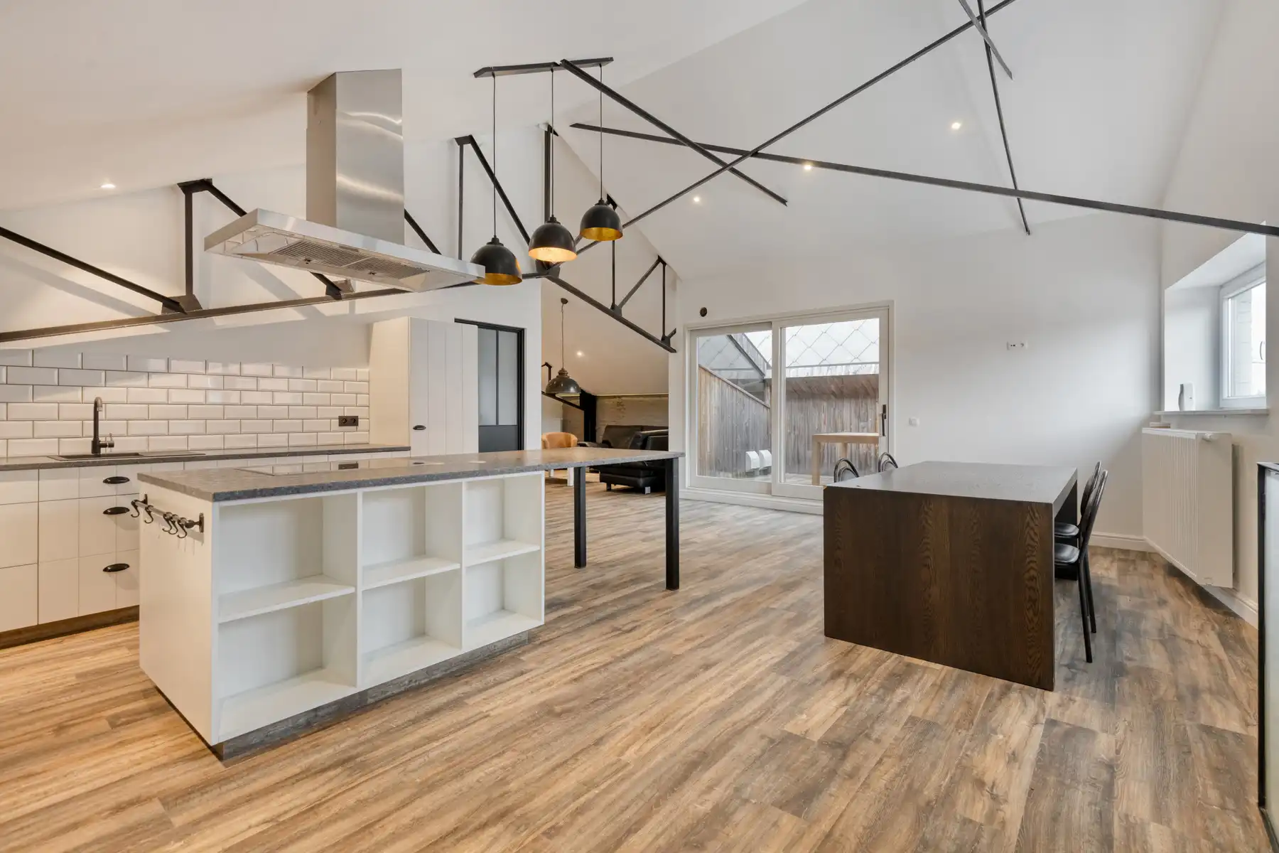 Recent vernieuwde loods met bovenliggend luxe appartement ! foto 21