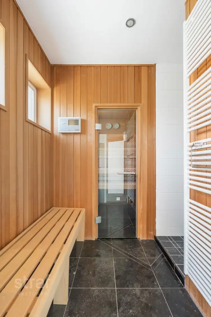 Ruim (en ook groot) huis op Linkeroever&nbsp;met praktijkruimte/ studio foto 9